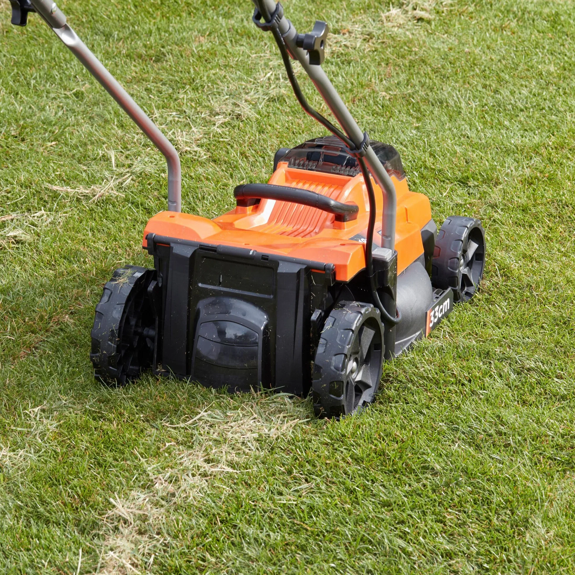BLACK+DECKER Kosiarka akumulatorowa 18 V BCMW3318N-XJ pomarańczowy czarny