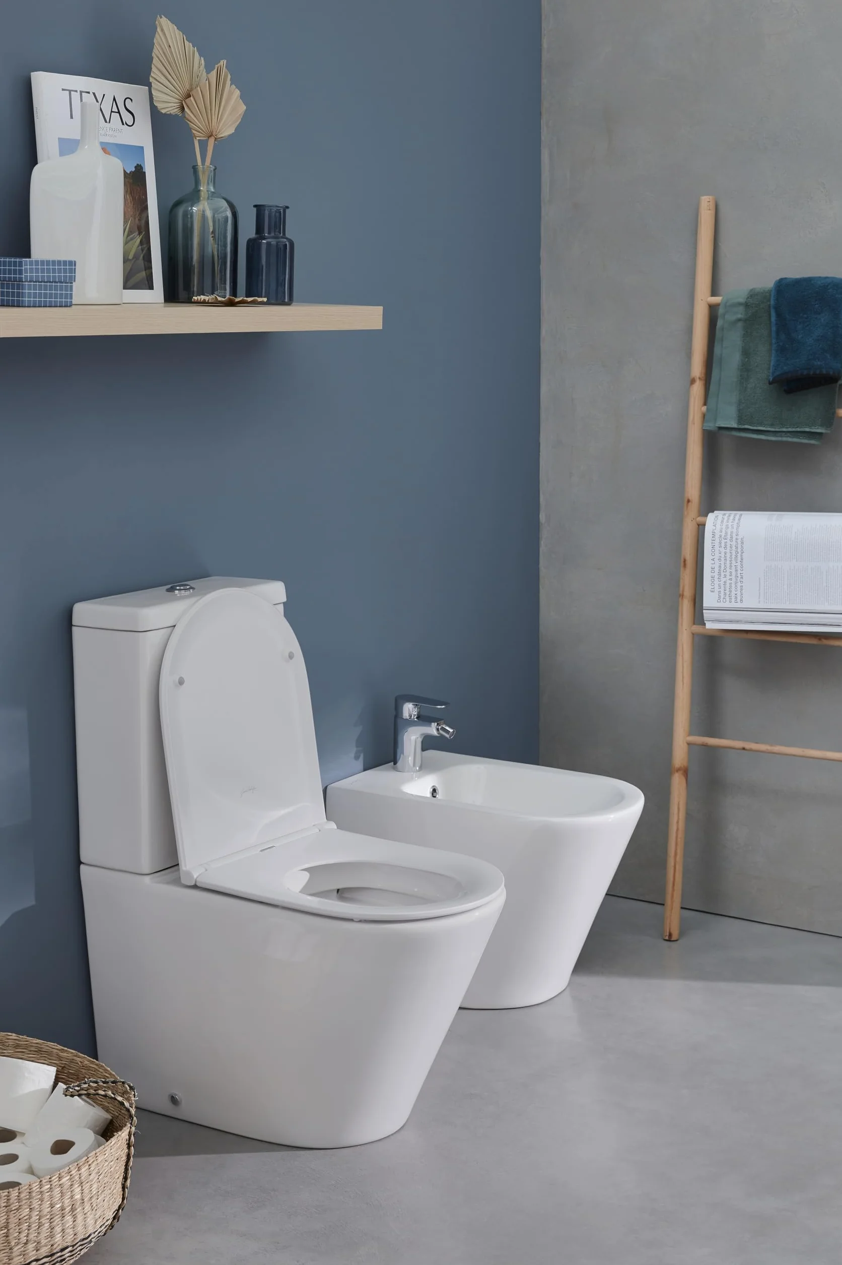 JACOB DELAFON Ceramiczny bidet do podłogi owiewka do ściany Łatwe czyszczenie i konserwacja Łatwa instalacja Kolor biały RODIN+ EBJ0002-00