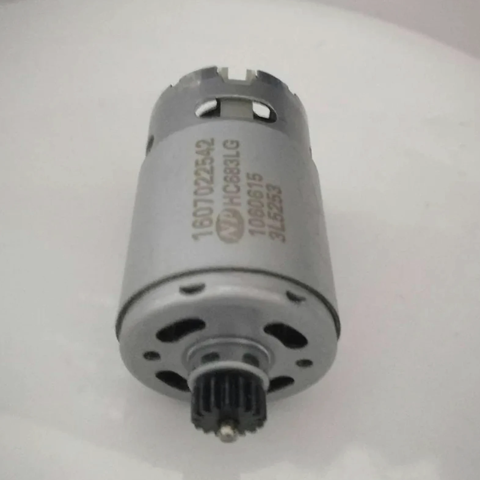 Silnik prądu stałego 10,8 V, 16 zębów, HC683LG, 1607022542, może być używany do bezprzewodowej wiertarko-wkrętarki GSR10.8V-LI 3601J92000