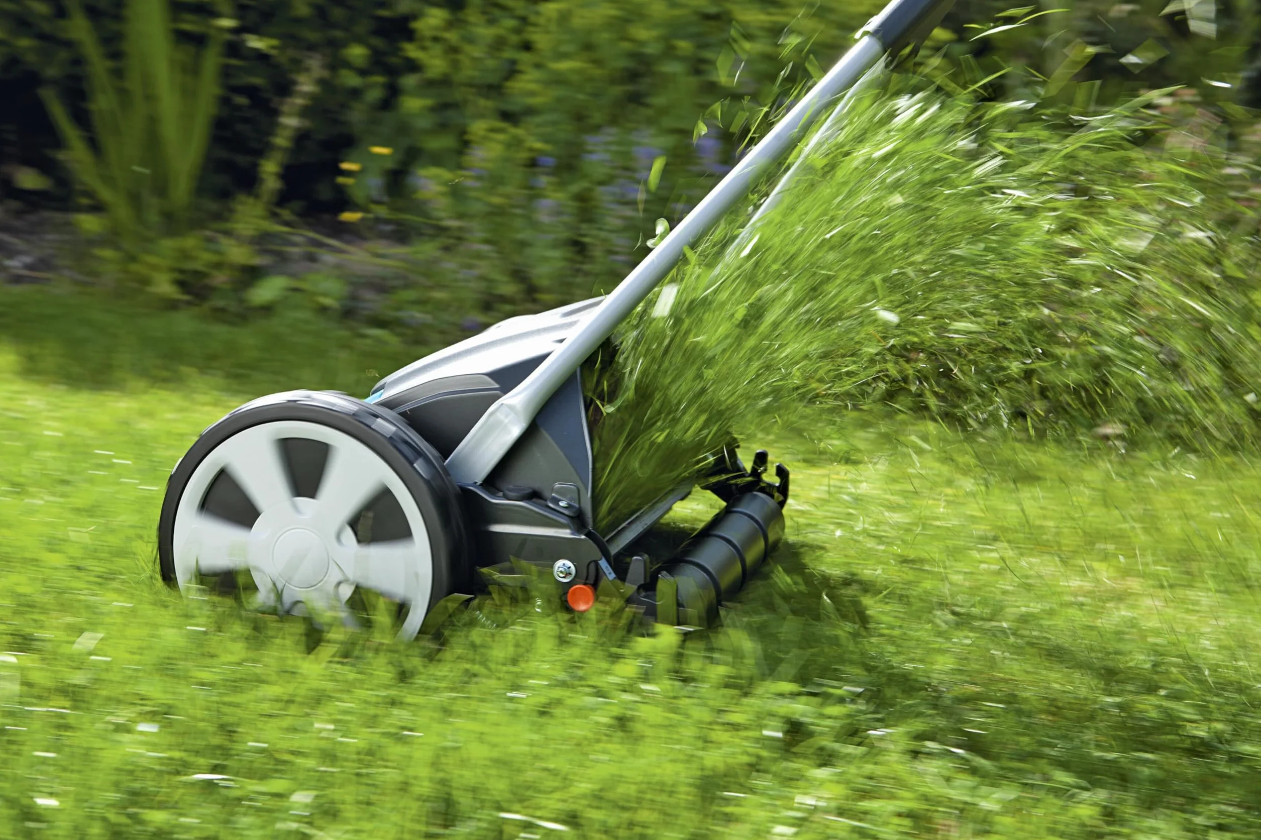 Gardena kosiarka bębnowa Classic 400 C: ręczna kosiarka, szerokość robocza 40 cm, do powierzchni do 250 m², nóż bębnowy z gatunkowej stali, cięcie bezkontaktowe, cicha i precyzyjna (4022-20)