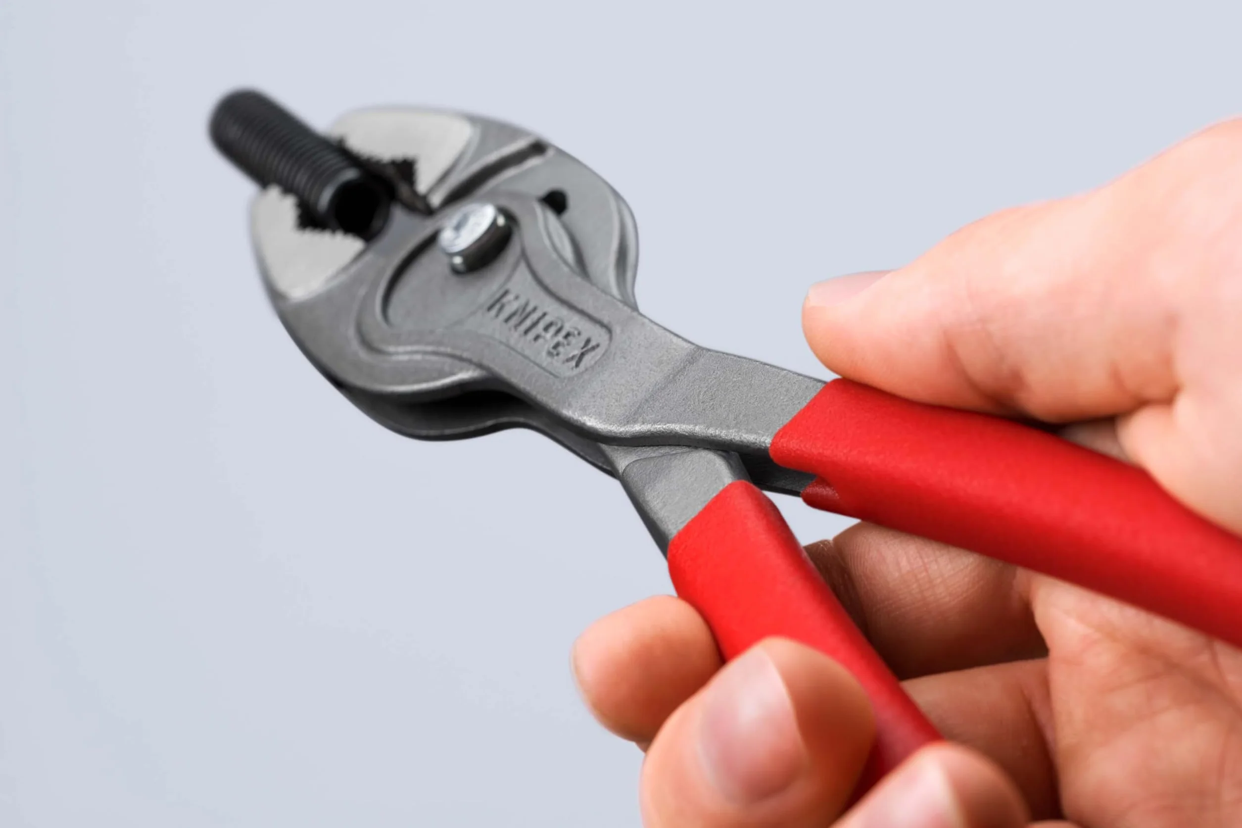 KNIPEX TwinGrip SZCZYPCE Z FUNKCJĄ CHWYTU OD CZOŁA I Z BOKU fosforanowana, szara pokryte antypoślizgowym tworzywem sztucznym 250 mm, 82 01 250