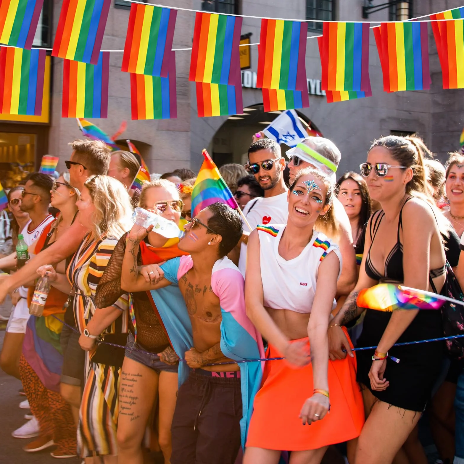 ACTOYS Tęczowa flaga Gay Pride, mała tęczowa flaga, odporna na warunki atmosferyczne, tęczowa flaga na zewnątrz, girlanda do użytku wewnątrz i na zewnątrz, do ogrodu, na imprezę Pride Month, dekoracja, 10 metrów