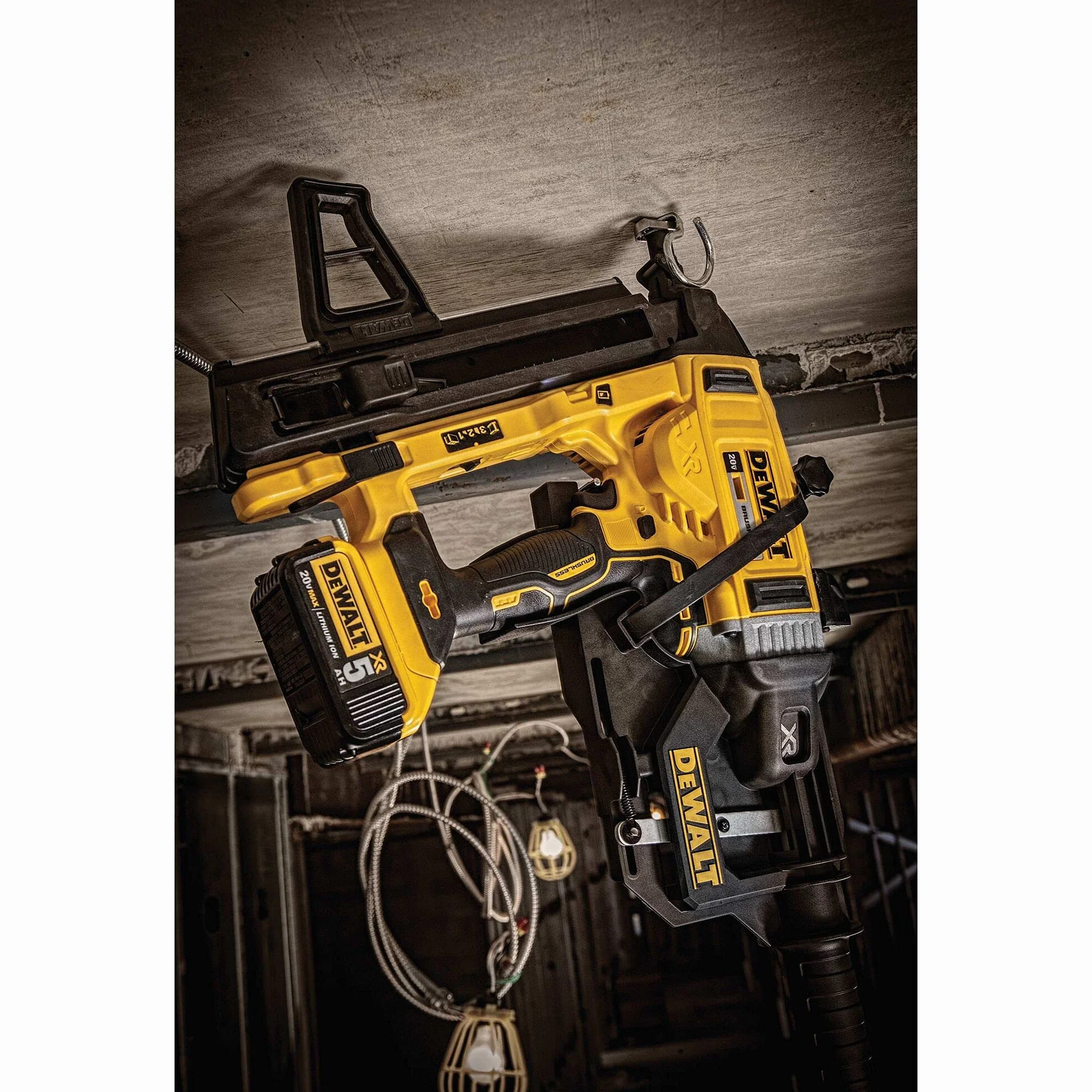 Gwoździe HX 3,0x17 na Taśmie Czerwone DCN8903017 DeWalt (1005 szt.)