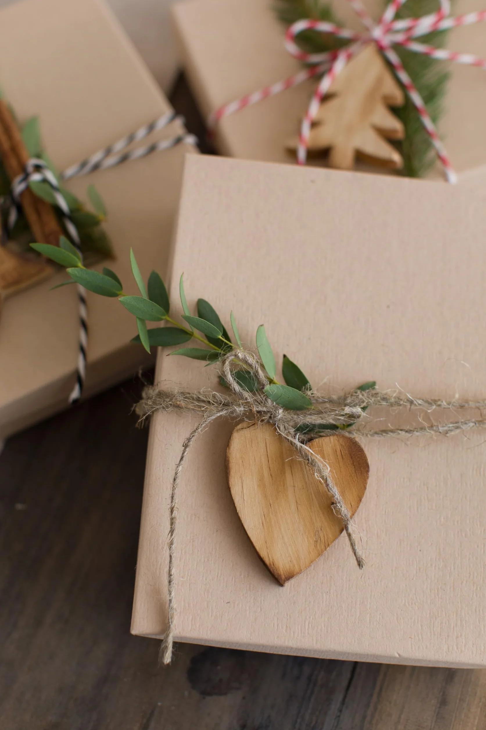100% mozela sznurek konopny, naturalny brąz (2 mm x 100 m), zrównoważony sznurek z konopi, rustykalna taśma prezentowa na Boże Narodzenie i czas adwentu, materiał opakowaniowy na każdą okazję