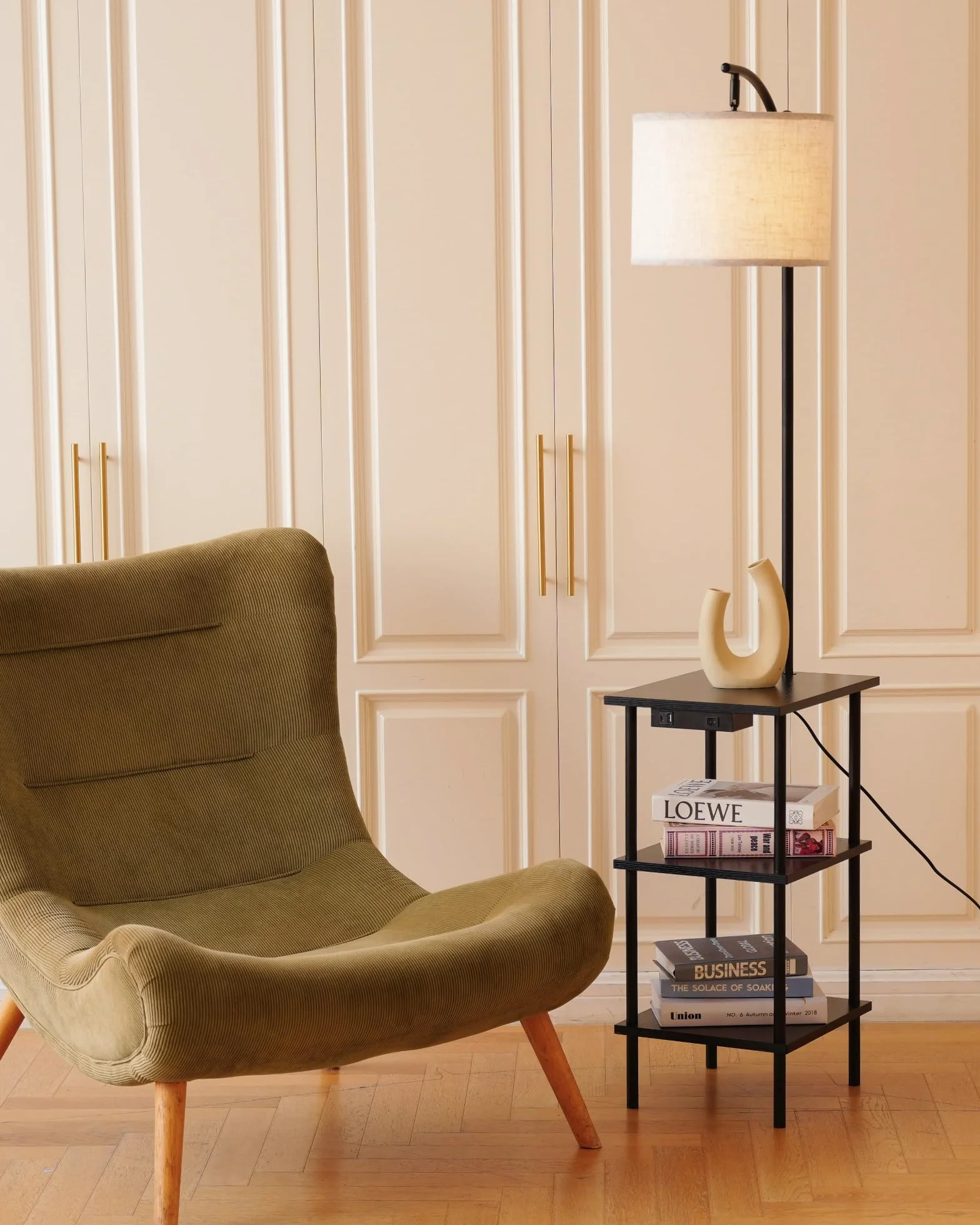 Lampa podłogowa z 3-poziomową półką, porty ładowania USB typu C do salonu, sypialni i biura, bez żarówki