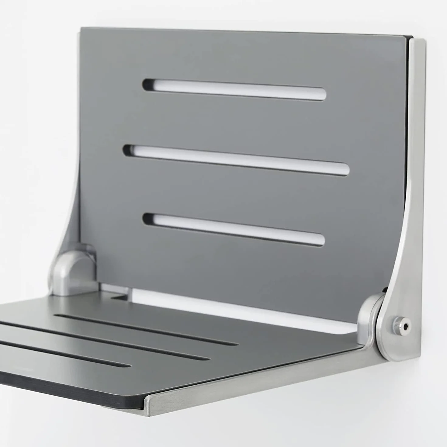 Seachrome Fotelik prysznicowy z funkcją lift-Assist, siedzisko w stylu jarzma, wyściełany blat Naugahyde, uchwyt ścienny, 45 x 40 cm, białe