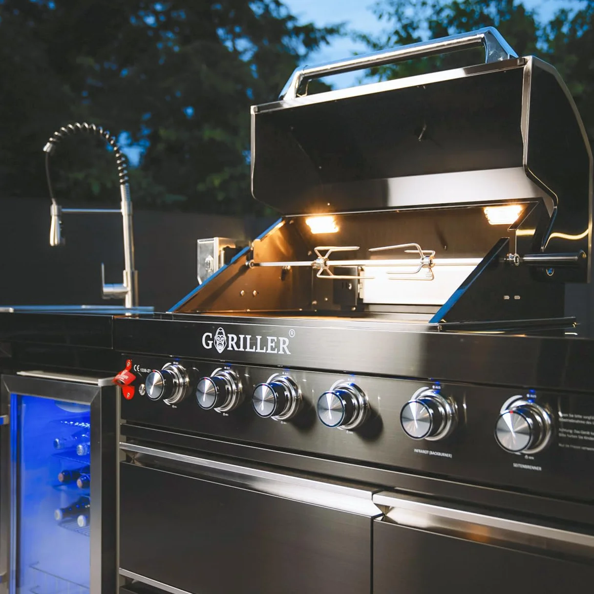 GORILLER BLACKBACK S1 kuchnia outdoorowa, grill gazowy XXL z obudową ze stali nierdzewnej, zintegrowana lodówka, kran, czarny