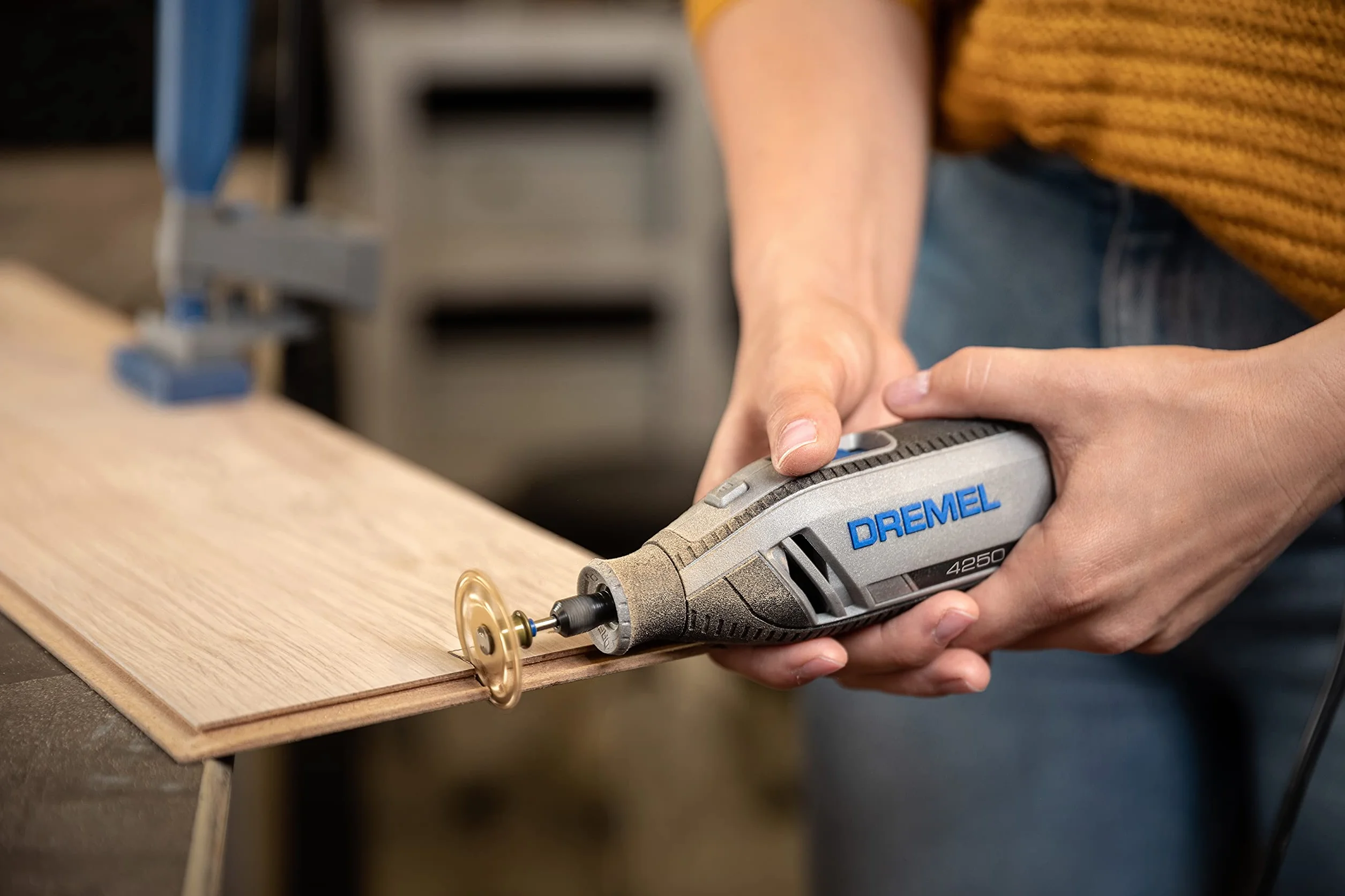 Dremel 4250 Narzędzie obrotowe 175 W – zestaw z narzędziem wielofunkcyjnym i 35 akcesoriami, silnik 175 W ze sterowaniem elektronicznym, regulacja prędkości obrotowej 5 000 – 35 000 obr./min