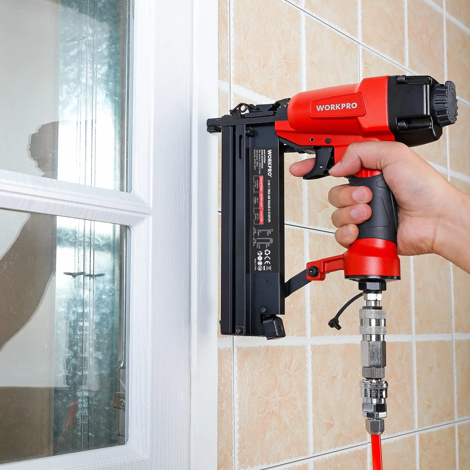 WORKPRO Gwoździarka pneumatyczna 2 w 1, 18GA 9040 / F50 Sprężarka pneumatyczna kompresja powietrza max 7,1 bar z 400 gwoździami i 300 zszywkami, nadaje się do produkcji mebli, dekoracji wnętrz itp