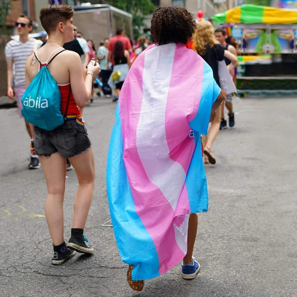 MOGADEE® Flaga transmisyjna, flaga LGBT, 150 x 90 cm, do u?ytku wewn?trz i na zewn?trz, ró?ne wakacje, odporna na wiatr i deszcz flaga Gay Pride z oczkami z mosi?dzu (transgender)