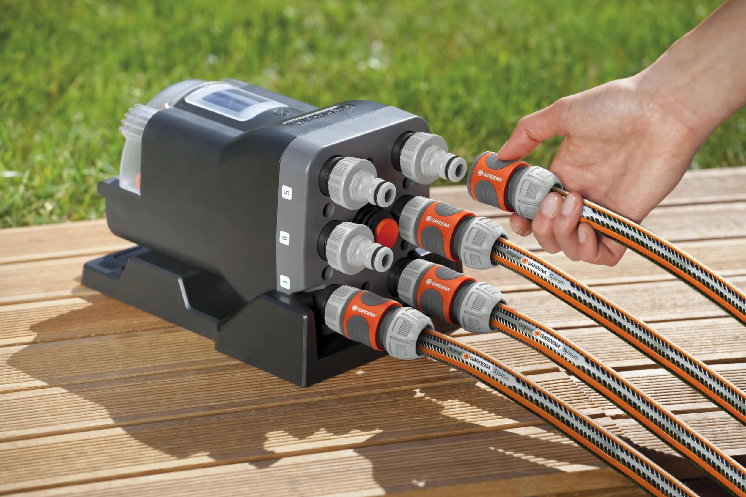 Gardena dzielnik wody automatic: dzielnik 6-drożny, prosta obsługa, niewielkie rozmiary, uniwersalny w użyciu, idealny także do niskiego ciśnienia wody, gwint zewnętrzny 3/4’’ (1197-20)
