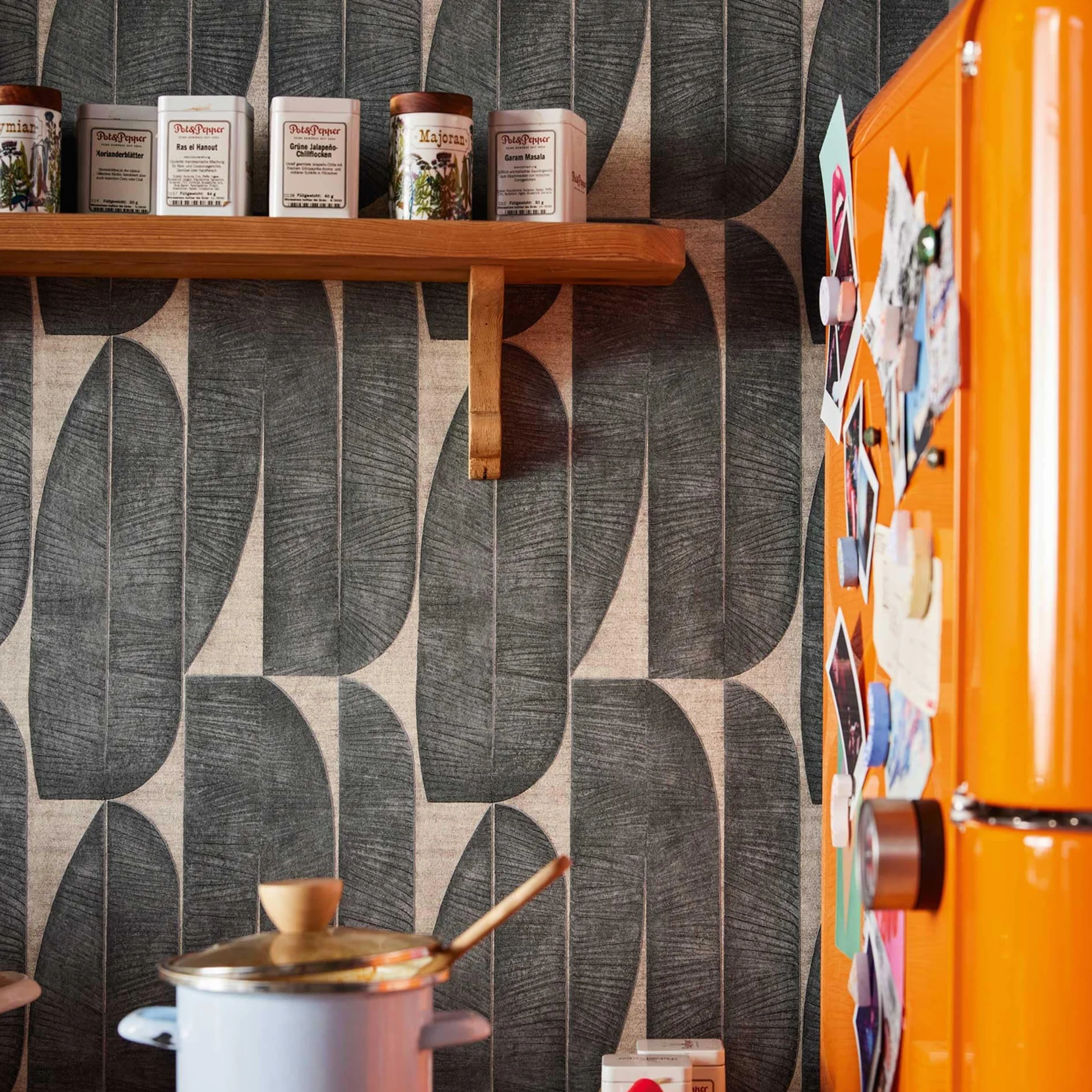 Livingwalls Tapeta 396583 z liściem banana w kolorze beżowym – wysokiej jakości designerska tapeta kwiatowa – matowa tapeta ścienna do różnych pomieszczeń – 10,05 m x 0,53 m – Made in Germany