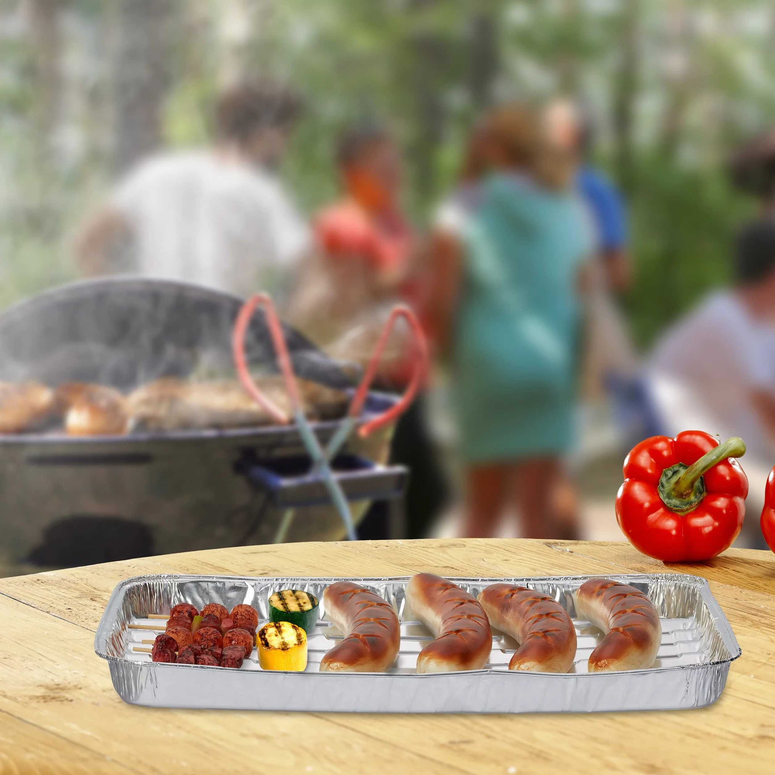 Relaxdays Aluminiowa tacka grillowa, zestaw 25 sztuk, szer. x gł.: 34 x 22 cm, aluminiowa miska z otworami, do 260°C, grill i piekarnik, kolor srebrny