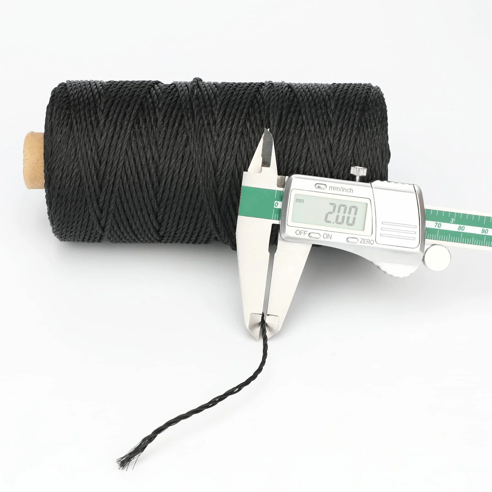 Sznurek nylonowy 130 m 2 mm czarny odporny na warunki atmosferyczne