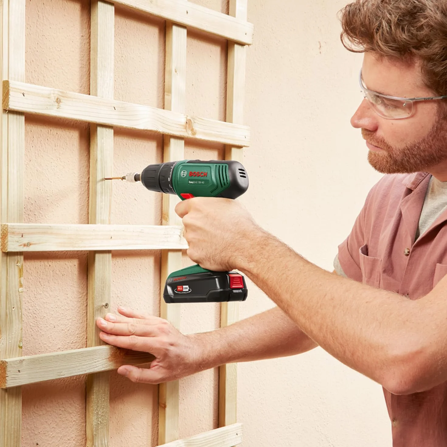 Bosch Home and Garden Wiertarka akumulatorowa EasyDrill 18V-40 (wkręcaniem wkrętów oraz wierceniem w drewnie, metalu i tworzywach sztucznych; 241 bitów; 1 akumulator 1,5 Ah; system 18V; SystemBox)