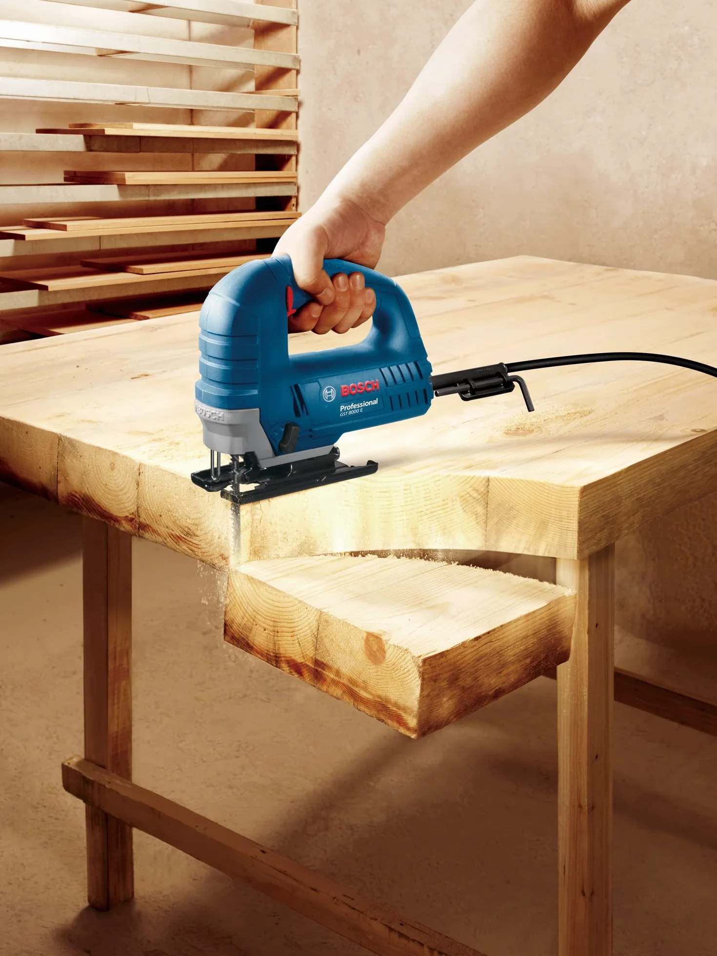 Bosch Professional: wyrzynarka GST 8000 E (710 W, prędkość skokowa bez obciążenia 800 – 3.100 min-1, 1 brzeszczot do wyrzynarek T144 D, osłona przeciwodpryskowa)