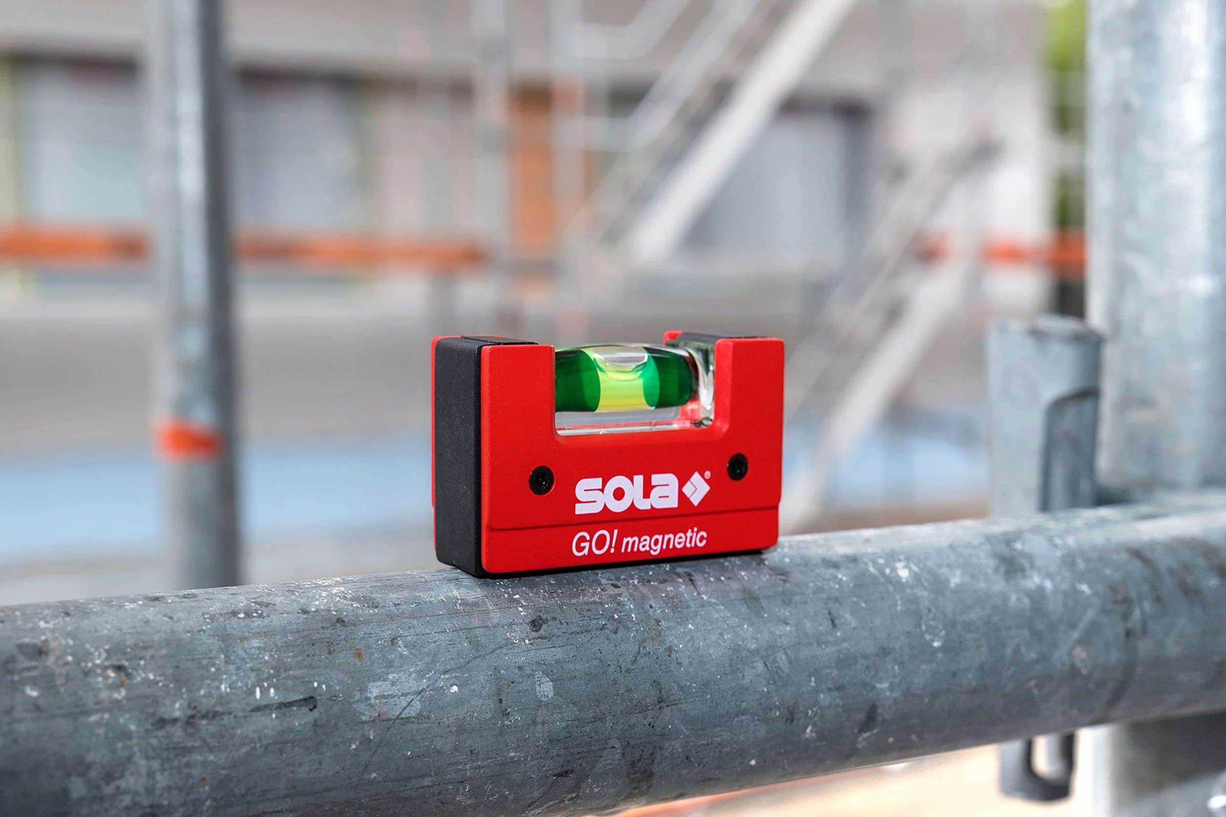 SOLA GOMAGNETICCLIP - Nivel de burbuja compacto GO! Magnetyczny klips