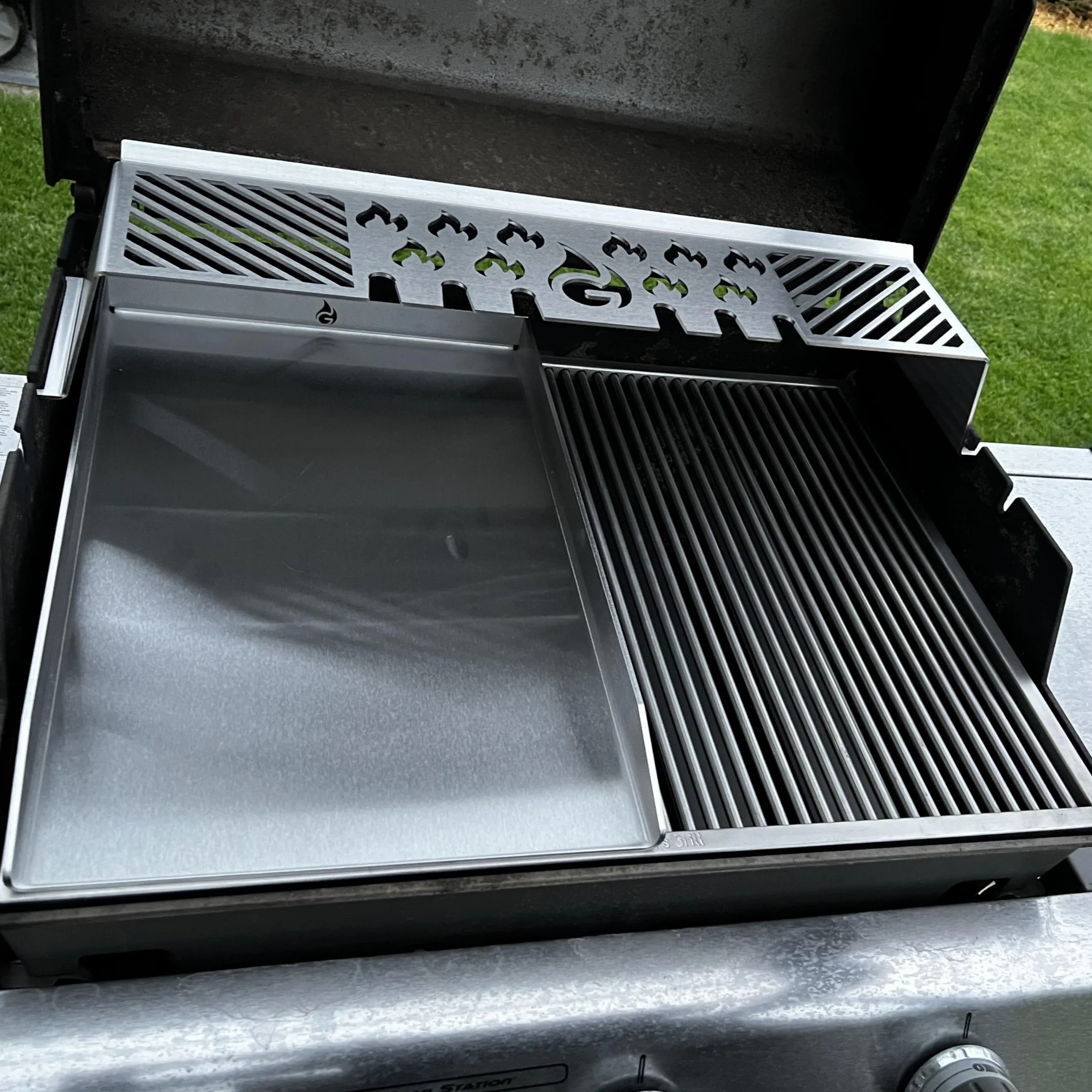 Płyta grillowa ze stali nierdzewnej Plancha 45x34cm 4mm do Weber Genesis I