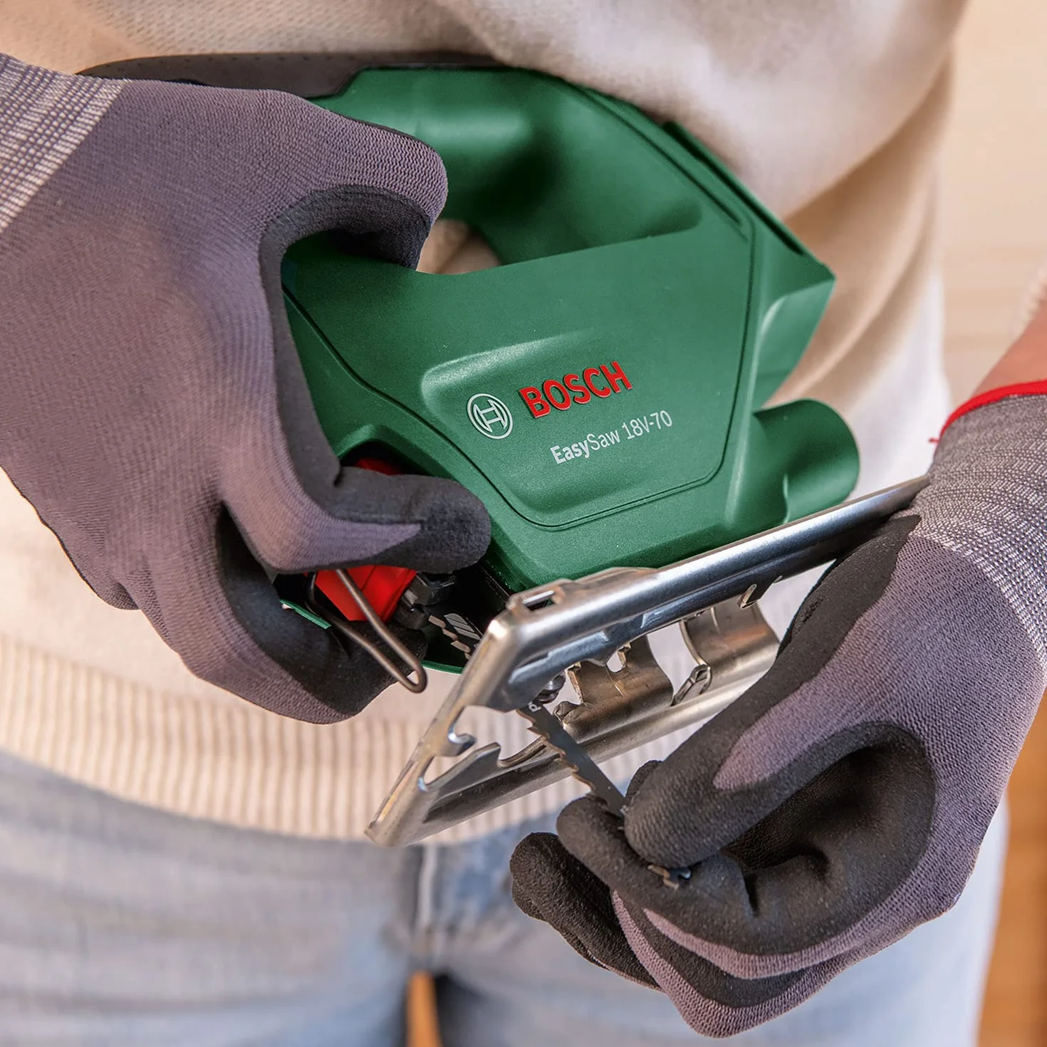 Bosch EasySaw akumulatorowa wyrzynarka 18V-70 (akumulator 2,0 Ah, system 18 V, z 1 brzeszczotem do wyrzynarki, ładowarka AL 18 V-20, w kartonie)