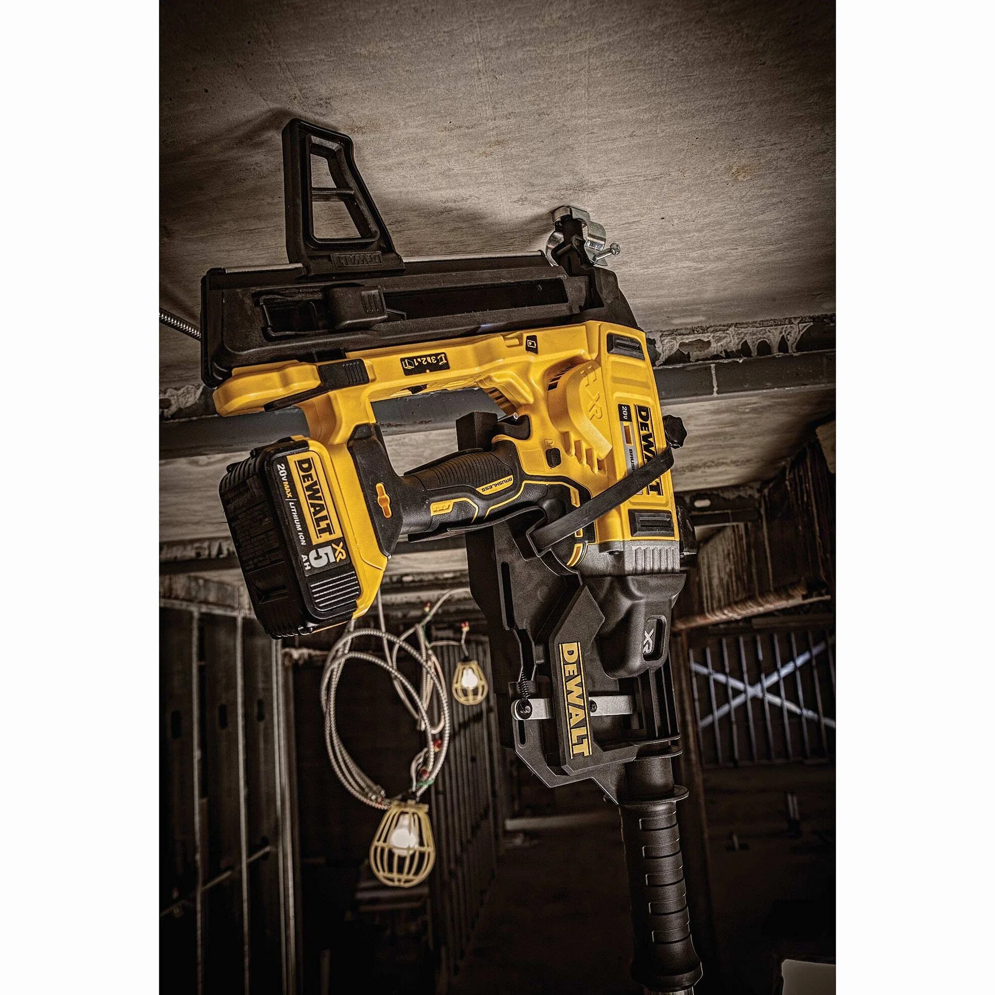 Gwoździe HX 3,0x17 na Taśmie Czerwone DCN8903017 DeWalt (1005 szt.)