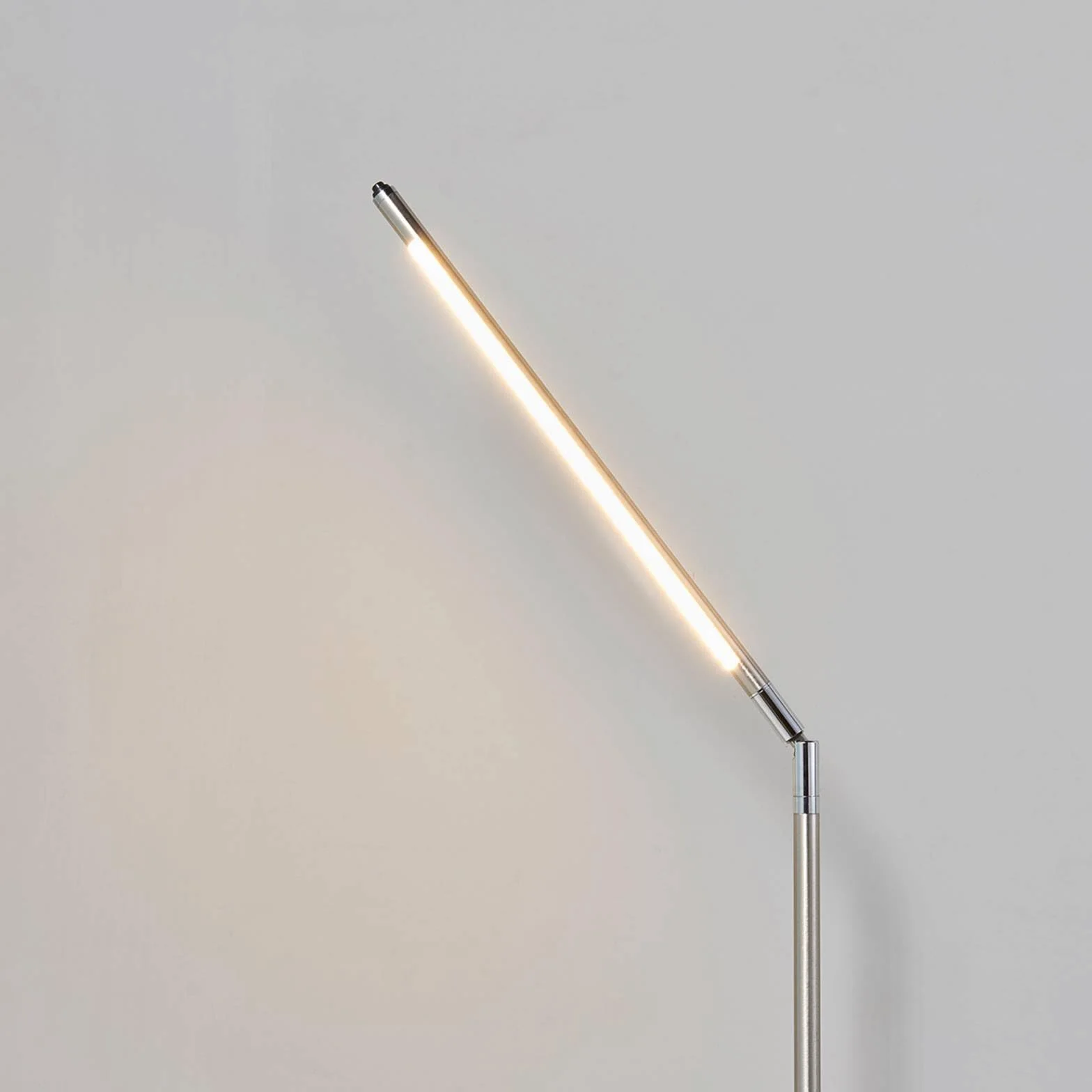 Lindby lampa podłogowa LED 'Jabbo', styl nowoczesny, m. in. do biura, kolor aluminiowy, szary, cynkowy, metal