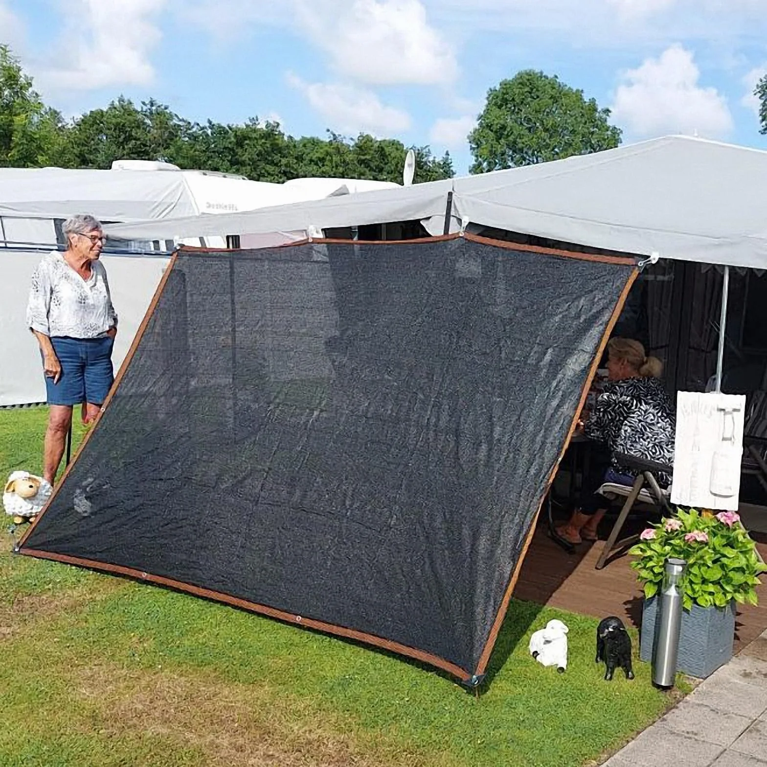 Siatka zacieniająca 2x3 m, współczynnik cieniowania 70-90%, odporna na UV, czarna
