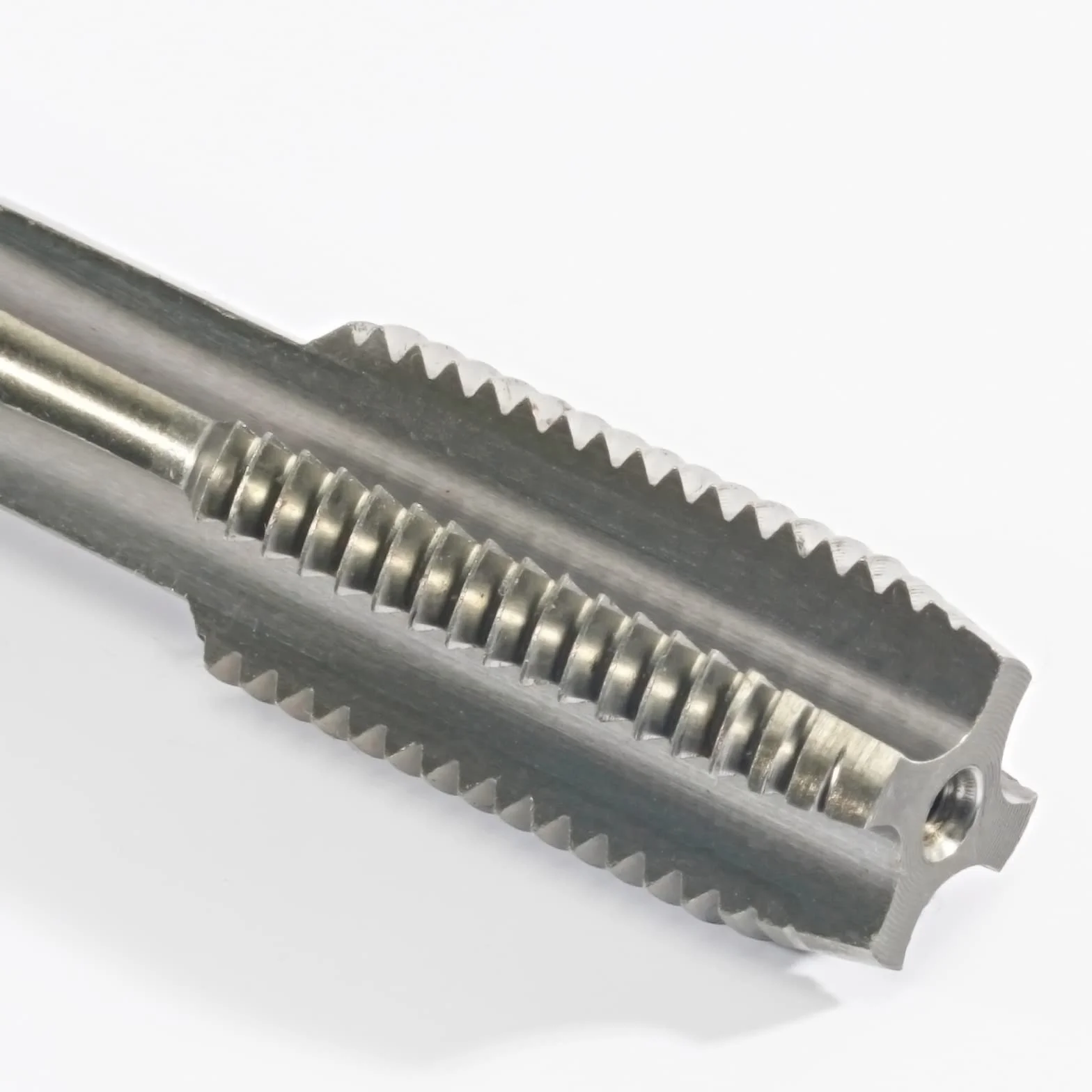 Zestaw gwintowników i narzynek metrycznych M18 x 1,75, gwintownik maszynowy HSS M18 x 1,75 mm i narzynka okrągła ze stali narzędziowej stopowej M18 x 1,75 mm, prawa strona