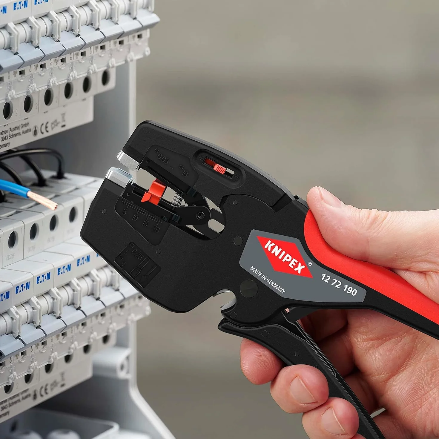 KNIPEX NexStrip Narzędzie wielofunkcyjne dla elektryków z nasadkami z antypoślizgowego tworzywa sztucznego 190 mm, 12 72 190
