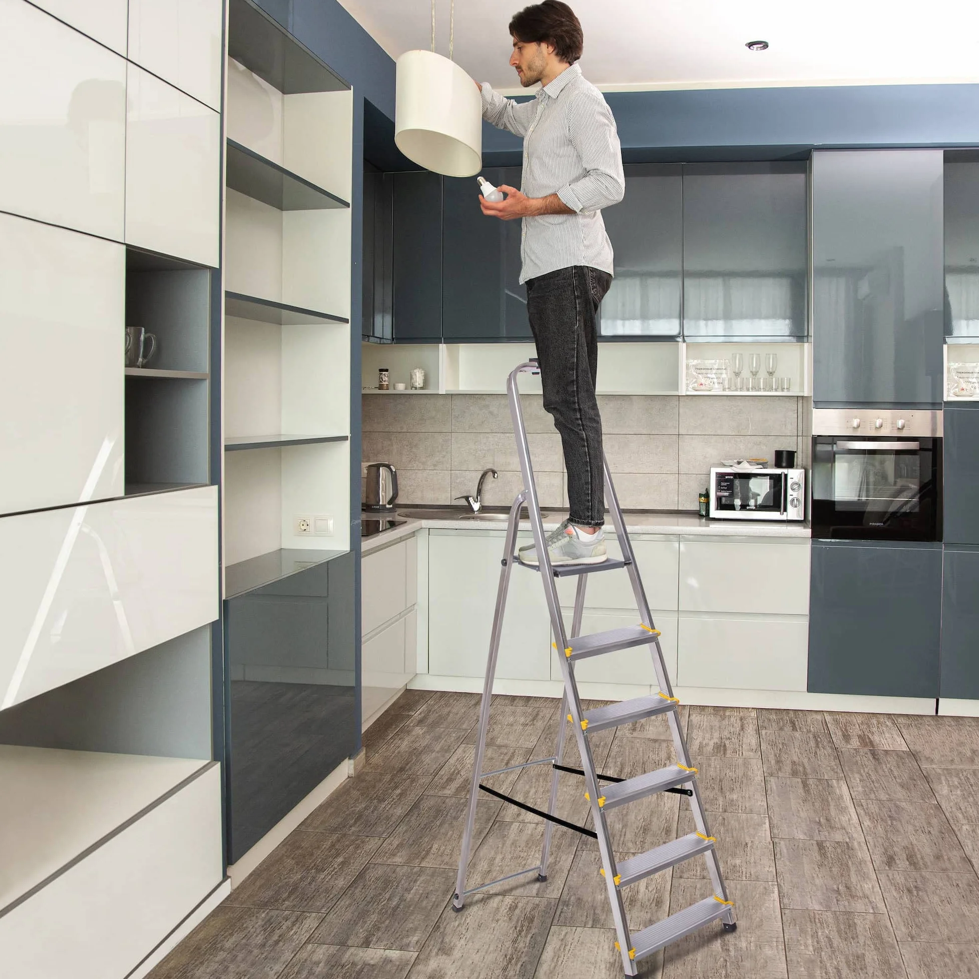 6-stopniowa drabina DURA składana, lekki aluminiowy podnóżek, wysokość platformy 119 cm, antypoślizgowe nóżki, obciążenie 150 kg, 5 lat Hoström