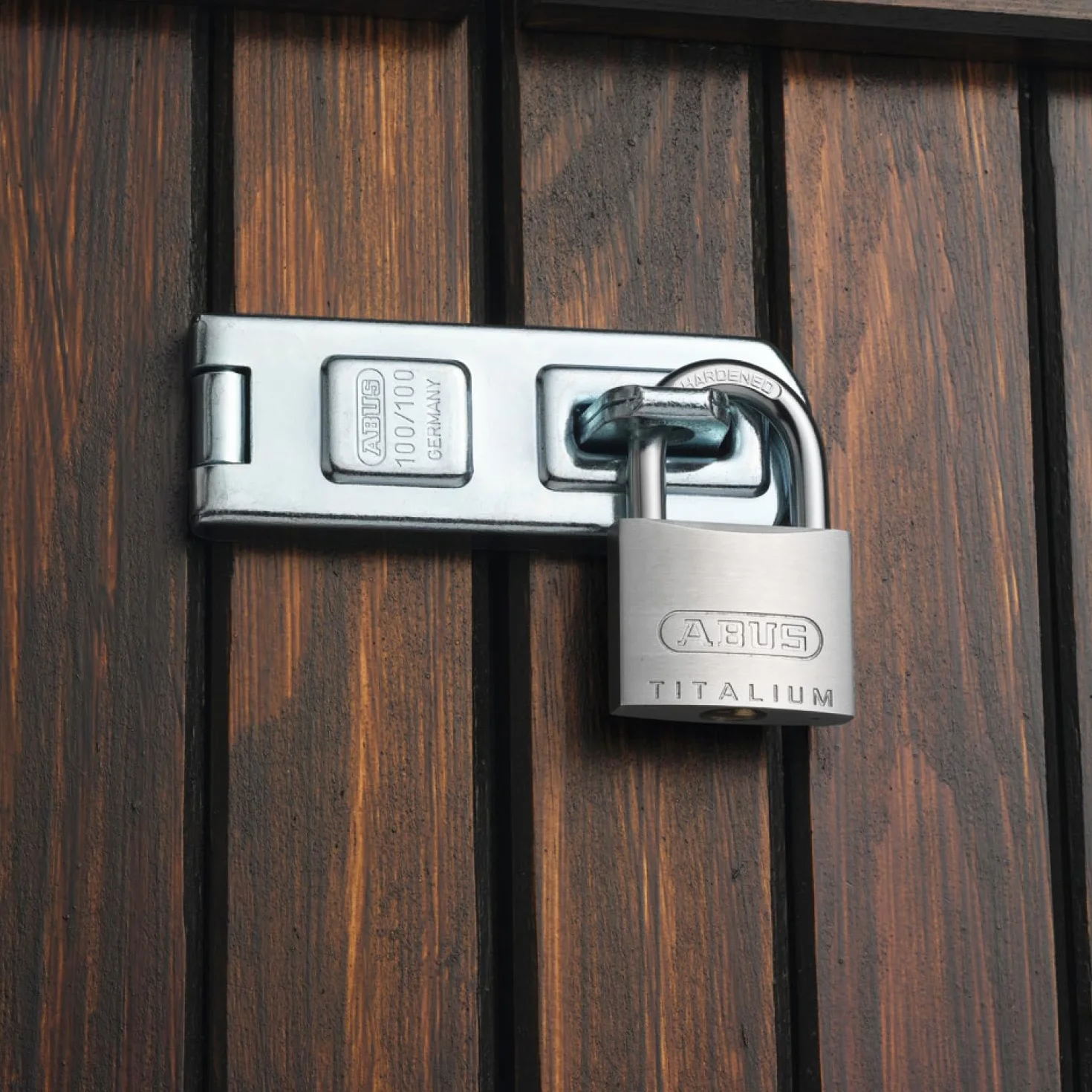 ABUS Kłódka Titalium 64TI/40 - zestaw 4 sztuk, równocześnie zamykająca - zamek do piwnicy z korpusem zamka ze specjalnego aluminium - hartowany stalowy pałąk - poziom bezpieczeństwa ABS 5