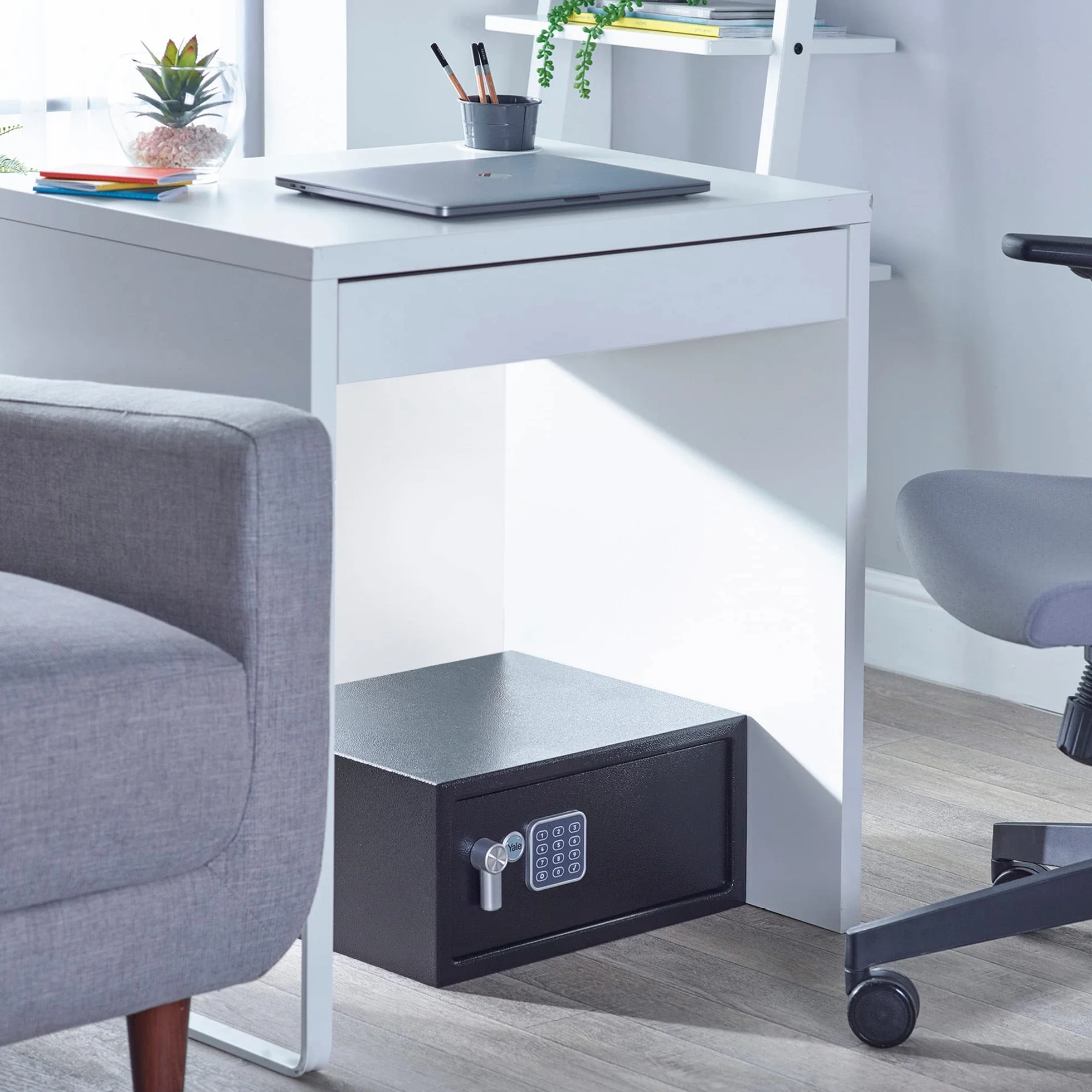 Yale YLV/200/DB2 Sejf Podstawowy Meblowy na Laptopa, Sejf Domowy, Elektroniczna Klawiatura, 15mm Stalowe Rygle, 43x35x20 cm (dł. x szer. x wys.), Czarny