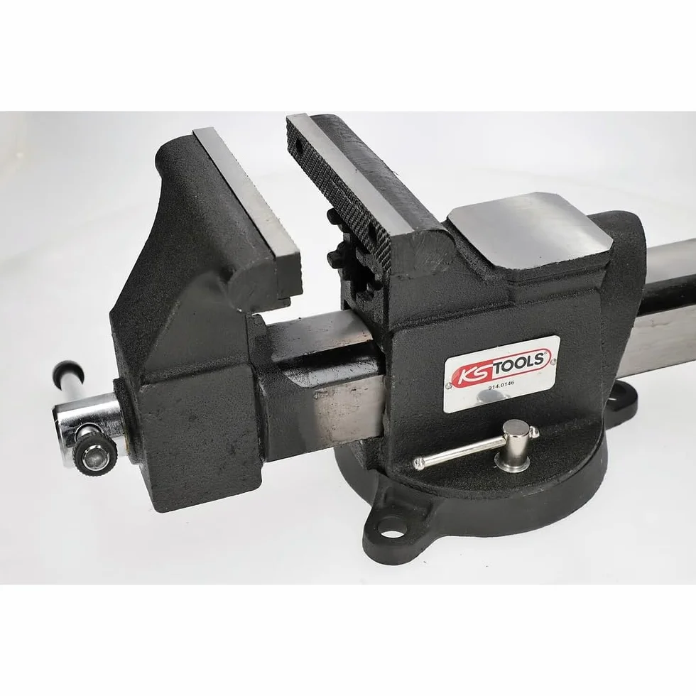 KS Tools 914.0146 – imadło do stołu warsztatowego wygięte, 150 mm – imadło stołowe z żeliwa ze stalowymi szczękami – uniwersalne dno – wymienne szczęki – odstęp do 170 mm
