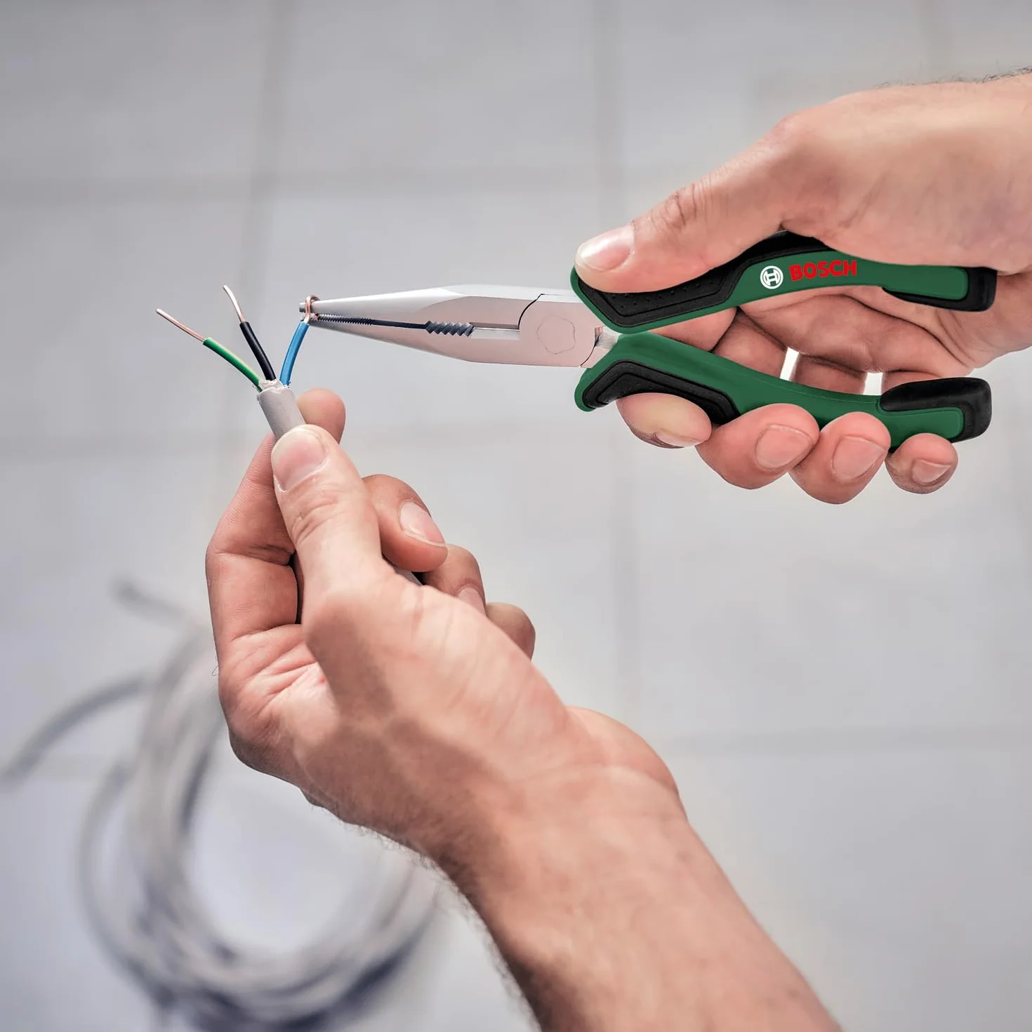 Bosch Home And Garden: 26-częściowy zestaw narzędzi z grzechotką ¼", kombinerkami, wkrętakiem uniwersalnym, końcówkami wkręcającymi i innymi elementami