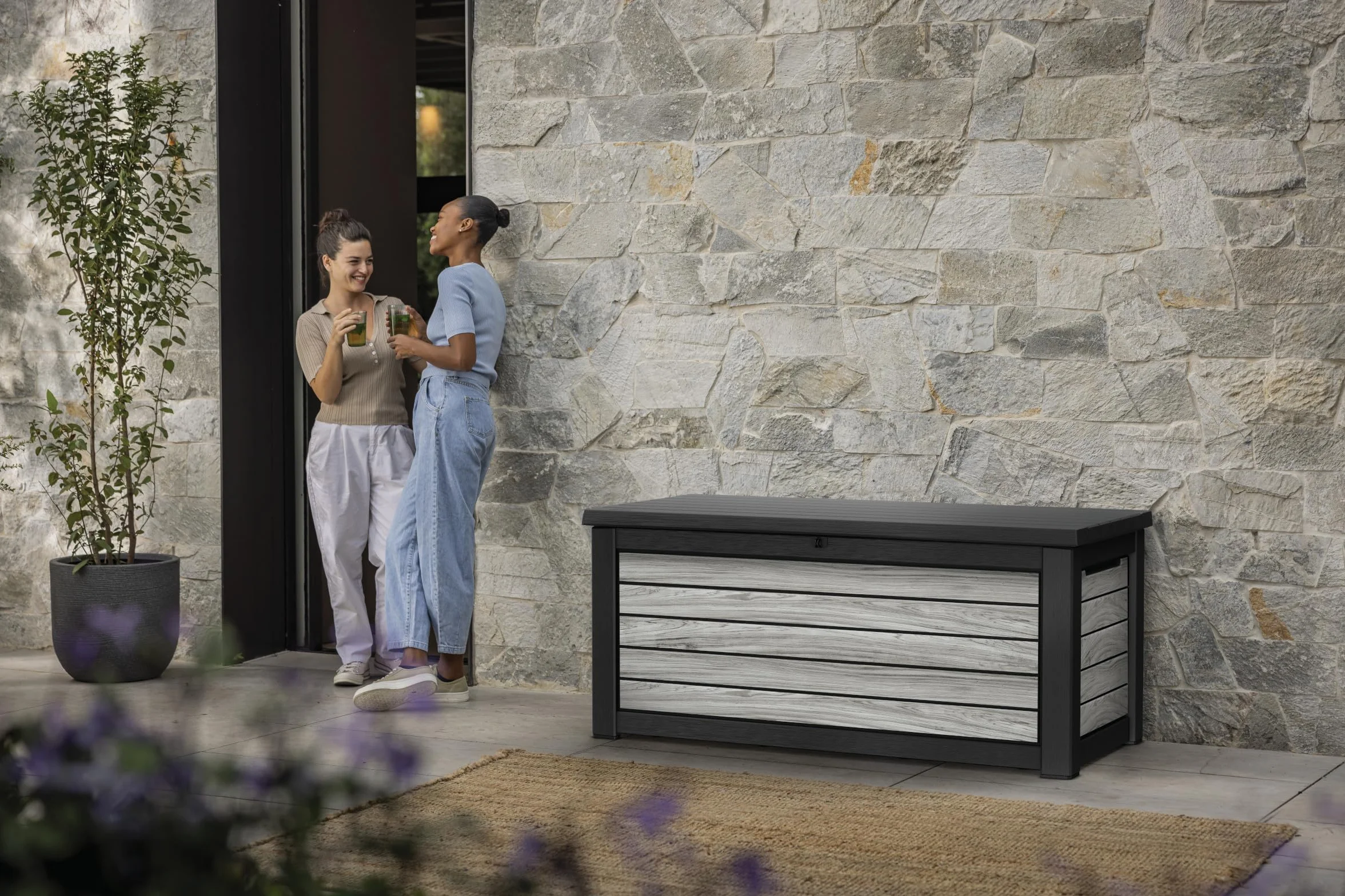 Keter Northwood 623 l skrzynia ogrodowa | 157 x 72 x 69 cm | tworzywo sztuczne o wyglądzie drewna (Storm Grey), obciążenie pokrywy do 270 kg, zamykana