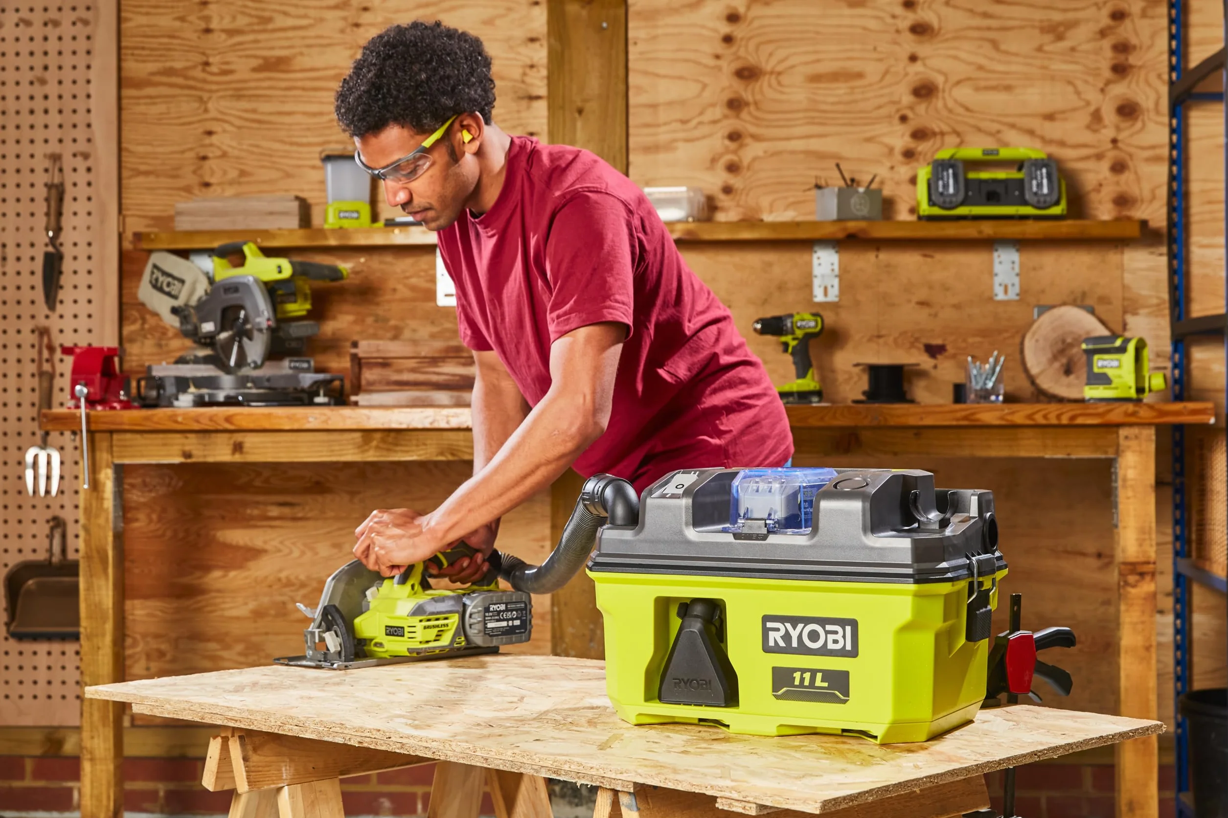 Ryobi RV1811-0 18 V ONE+ bezprzewodowy odkurzacz na mokro i sucho/odkurzacz projektowy (gołe narzędzie)