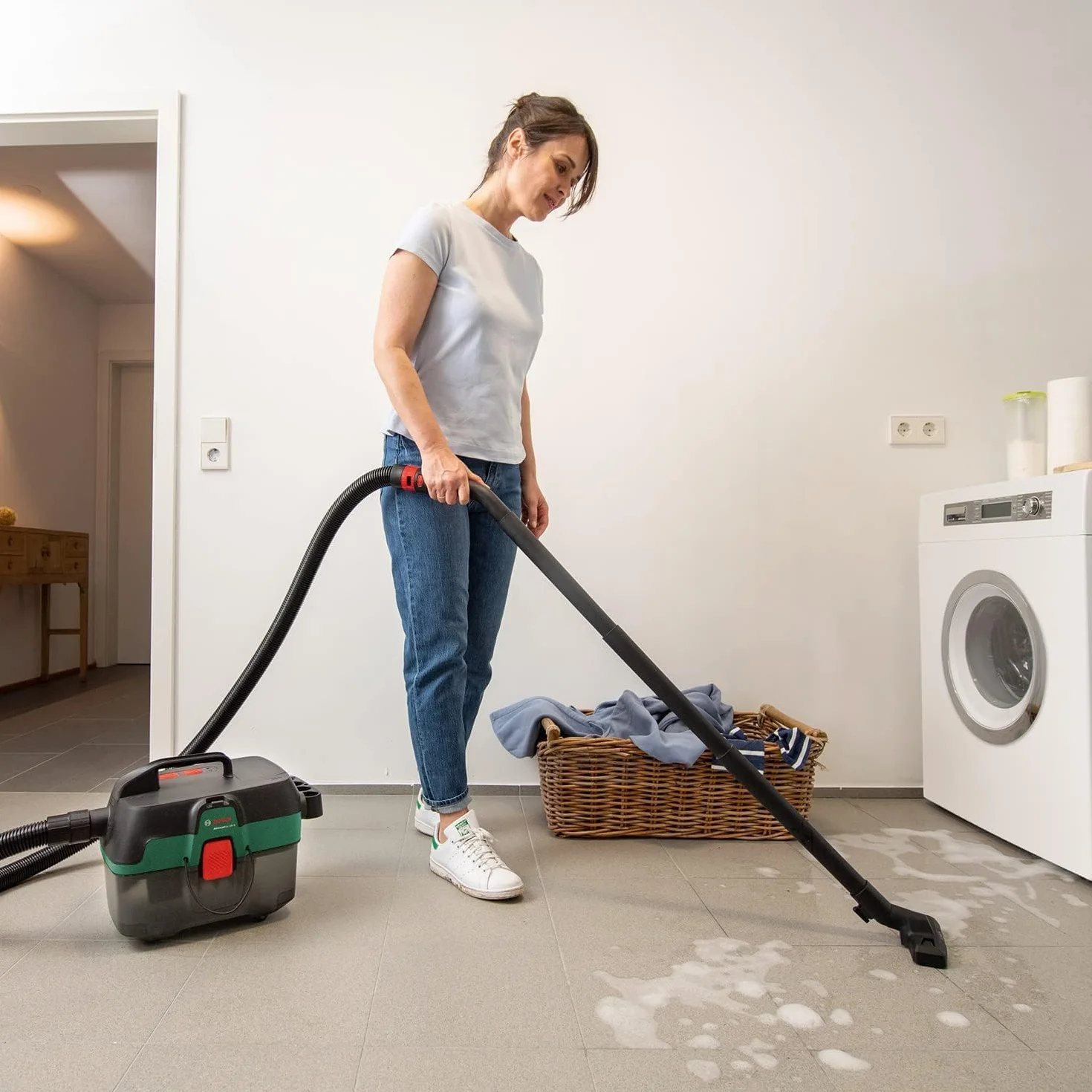 Bosch Home And Garden Akumulatorowy Odkurzacz do Pracy na Sucho i Mokro AdvancedVac 18V-8, bez Akumulatora, System 18 V, Zestaw Akcesoriów w Komplecie, w Opakowaniu Kartonowym