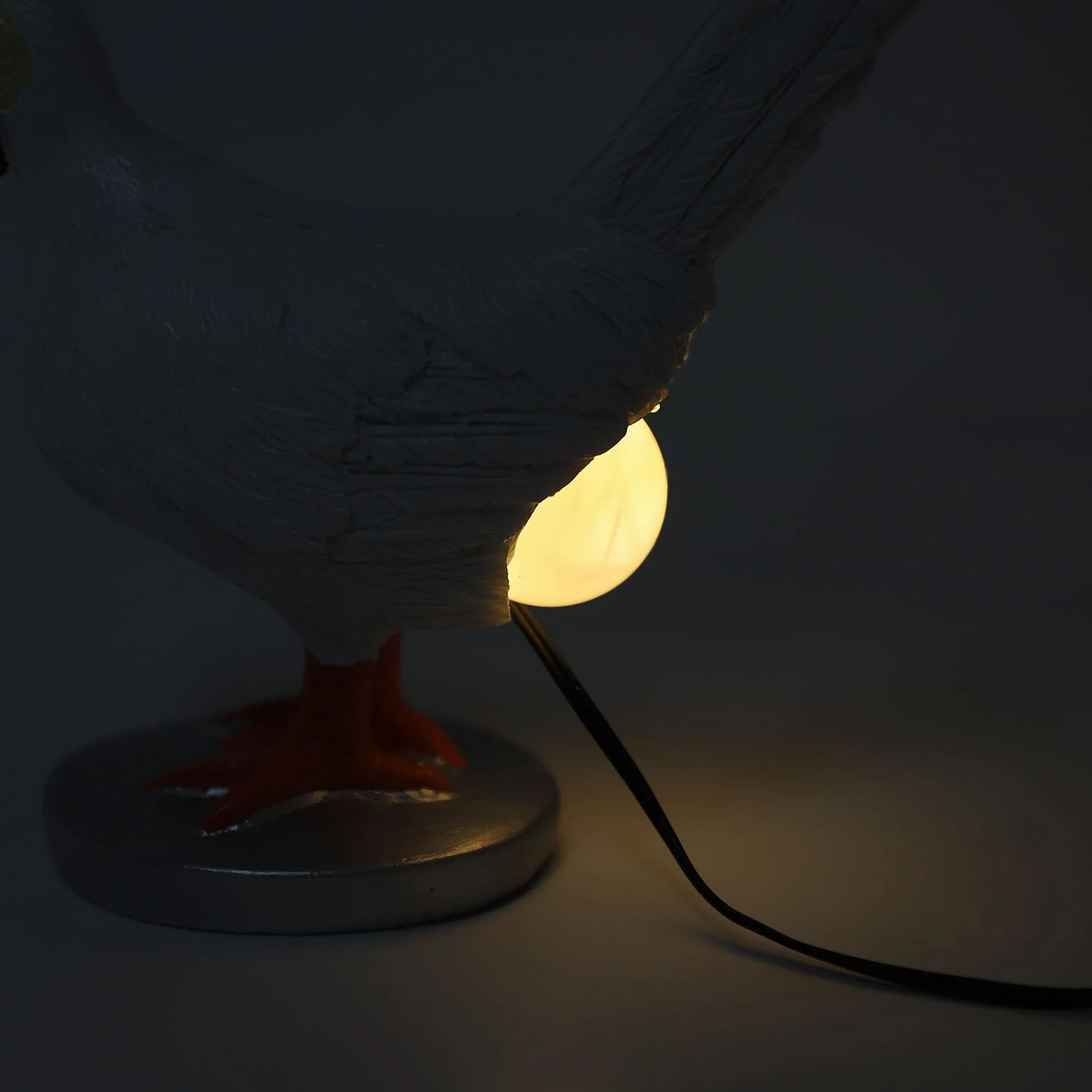 Lampa z Jajkiem Kurzym, Lampka Nocna z żywicy z Jajkiem Kurzym Realistyczna Lampa LED z Jajkiem, Zabawna Lampa Stołowa z Kurczaka, Nowatorska Lampa Znosząca Jaja na Wielkanoc,
