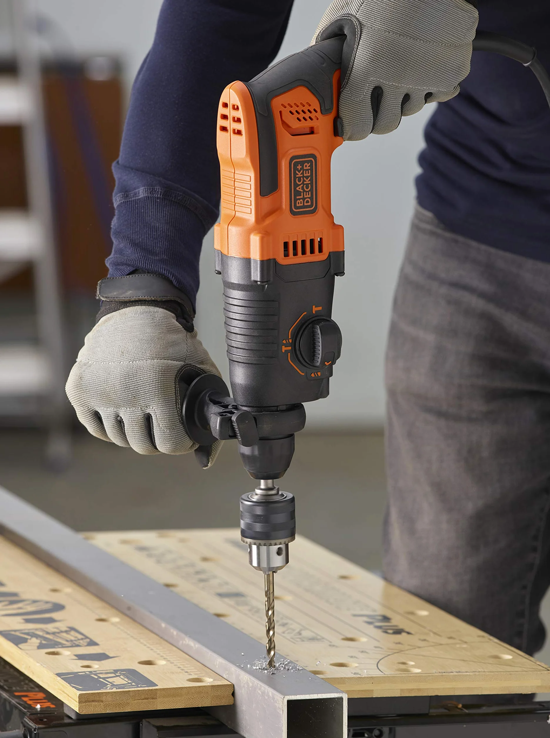 Black+Decker SDS-plus młot kombi BEHS01 (650 W, 1,4 J, do efektywnego wiercenia, udaru i lekkich prac dłutujących, w zestawie 2 wiertła SDS-plus, uchwyt wiertarski na koło zębate, adapter)