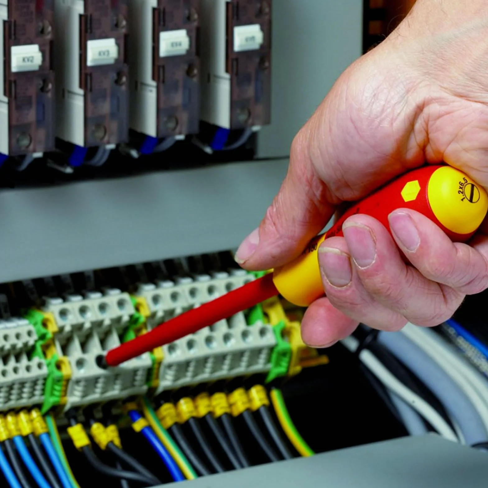 15 szt. Zestaw wkrętaków dla elektryków 1000 V, izolowany profesjonalny zestaw wkrętaków elektrycznych do pojazdu