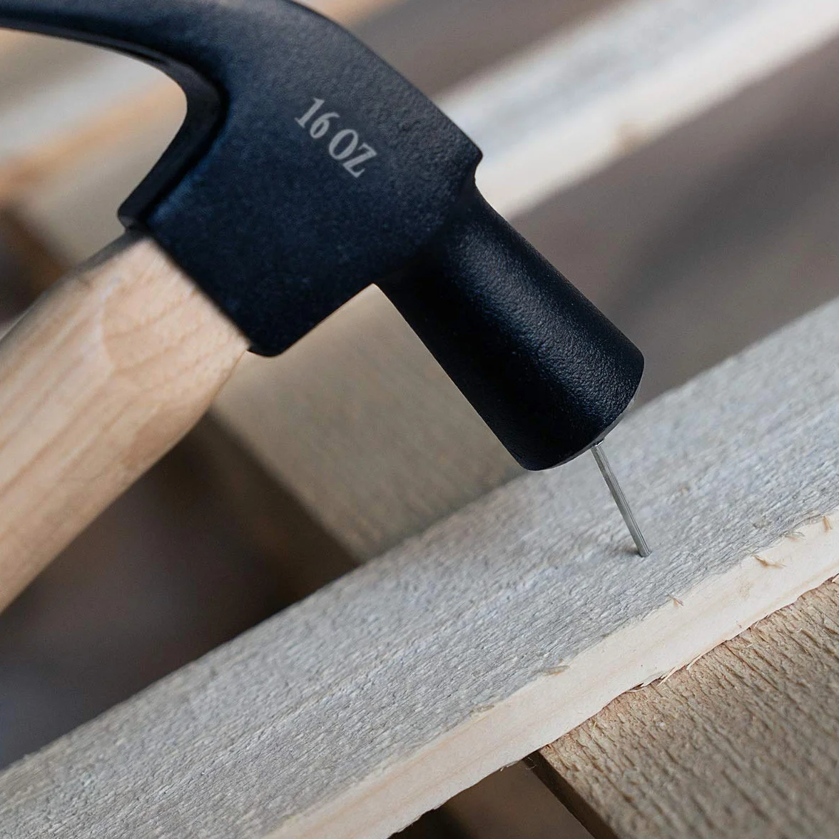 Navaris Młotek pazurowy z drewnianym trzonkiem Hickory – długość trzonka 33 cm – 450 g – głowica młotka ze stali nierdzewnej, drewniany trzonek – młotek z wyciąganiem do paznokci