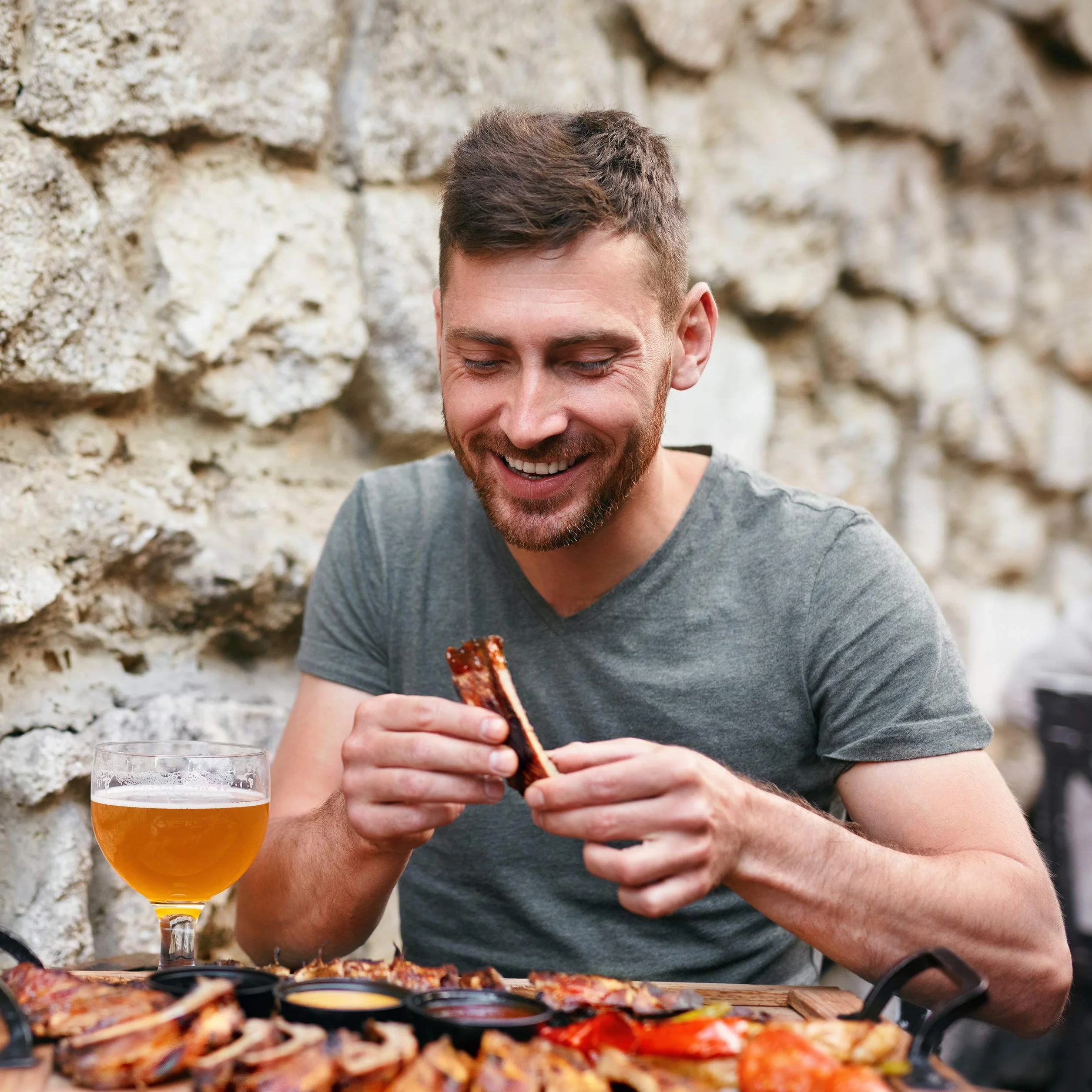 Relaxdays Uchwyt żeberkowy 2 w 1, kosz do pieczenia, BBQ, uchwyt na żeberka, wielofunkcyjny, do żeberek, stal, srebrny, 11,5 x 44,5 x 18,5 cm