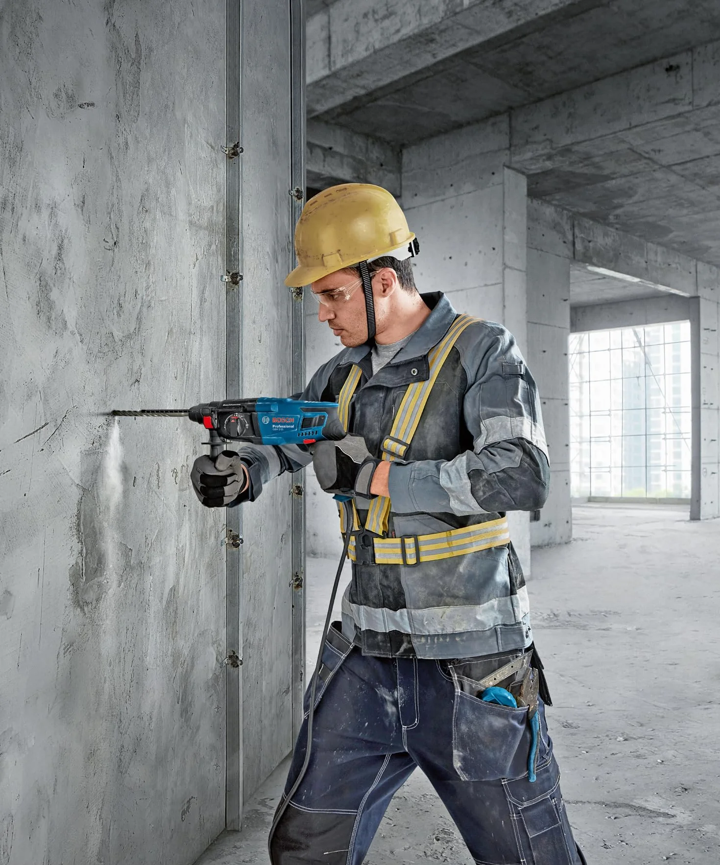 Bosch Professional Młot udarowo-obrotowy GBH 2-21 (z SDS plus, w zestawie szybkozaciskowy uchwyt wiertarski z adapterem SDS plus, dodatkowy uchwyt, ściereczka do maszyny, ogranicznik głębokości,