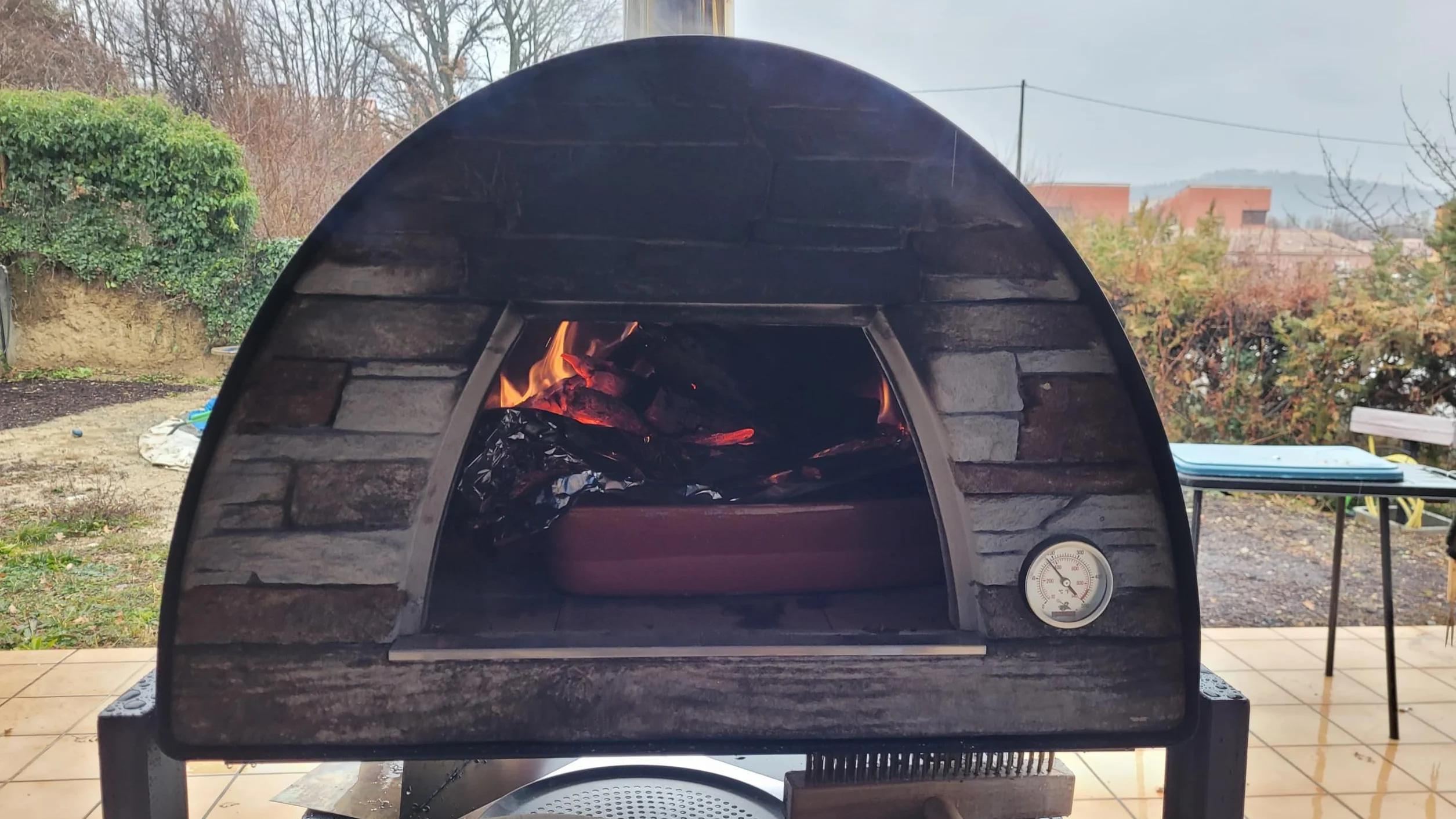 Maximus Arena Czarny piec drewniany 70cm - Przenośny piec do pizzy na drewno