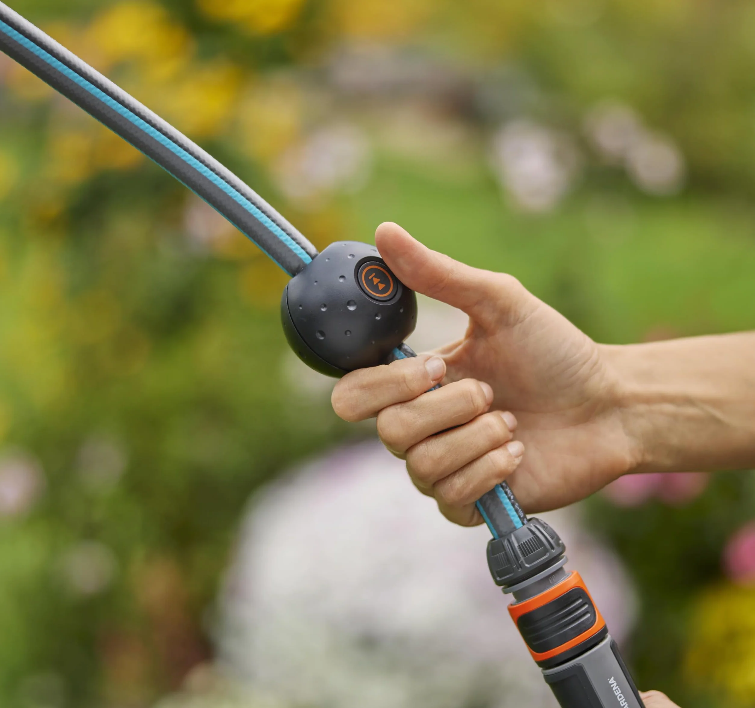 Gardena akumulatorowa skrzynka naścienna na wąż PowerRoll XXL solo – zwijacz węża z 40 m wężem, prowadnicą węża i systemem RollControl, zasilany bateryjnie, odporny na UV i mróz (18645-55)