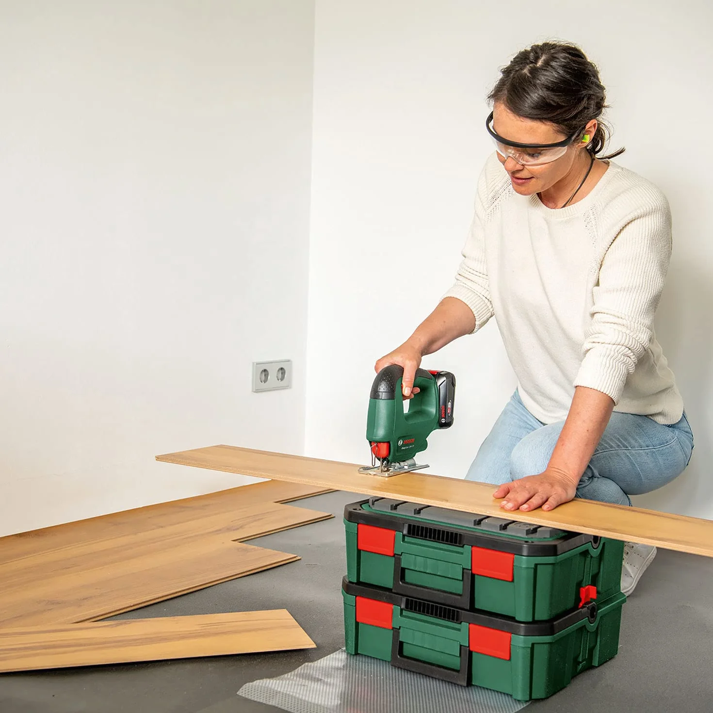 Bosch EasySaw akumulatorowa wyrzynarka 18V-70 (akumulator 2,0 Ah, system 18 V, z 1 brzeszczotem do wyrzynarki, ładowarka AL 18 V-20, w kartonie)