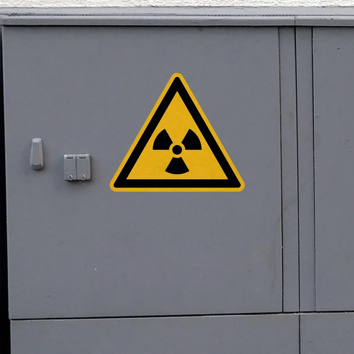 Naklejka ostrzegawcza o niebezpieczeństwie NF ISO7010 - Trójkątna naklejka sygnalizacyjna Laminowane Odporne na wodę i promieniowanie UV - Zagrożenie biologiczne - 5x5 cm