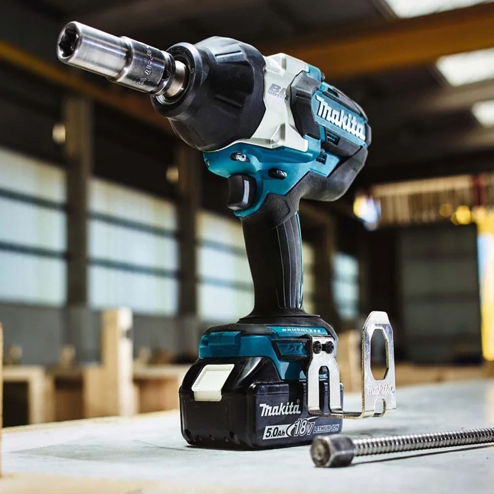 Makita Lxt DTW1001 Akumulatorowa Wkrętarka Udarowa, Niebieski/Czarny, z 2 x akumulatorem 5,0 Ah