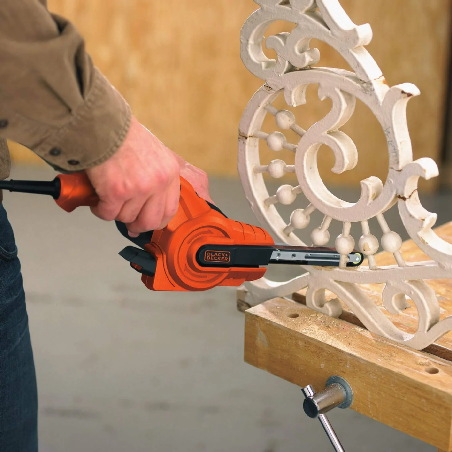 Black & Decker, Pilnik elektryczny o mocy 350 W z układem odsysania pyłu Cyclonic Action, szlifierka taśmowa, KA900E