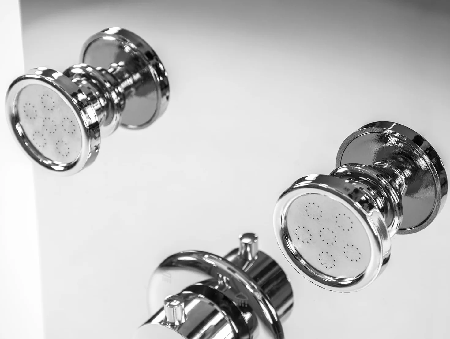 ZOLTA Panel Prysznicowy z Hydromasażem – Zestaw Prysznicowy z Baterią, Deszczownicą i Wylewką, Nowoczesny Panel Natryskowy do Łazienki, Komfortowa Kąpiel SPA w Domu