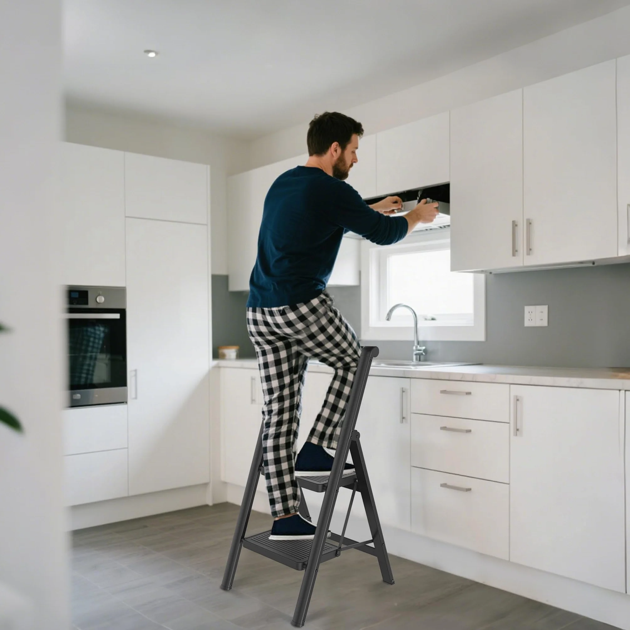 YRHome 2-stopniowa drabina składana, z szerokim, antypoślizgowym pedałem i poręczą, wielofunkcyjna drabina domowa, do 250 kg, czarna, do gospodarstwa domowego, kuchni